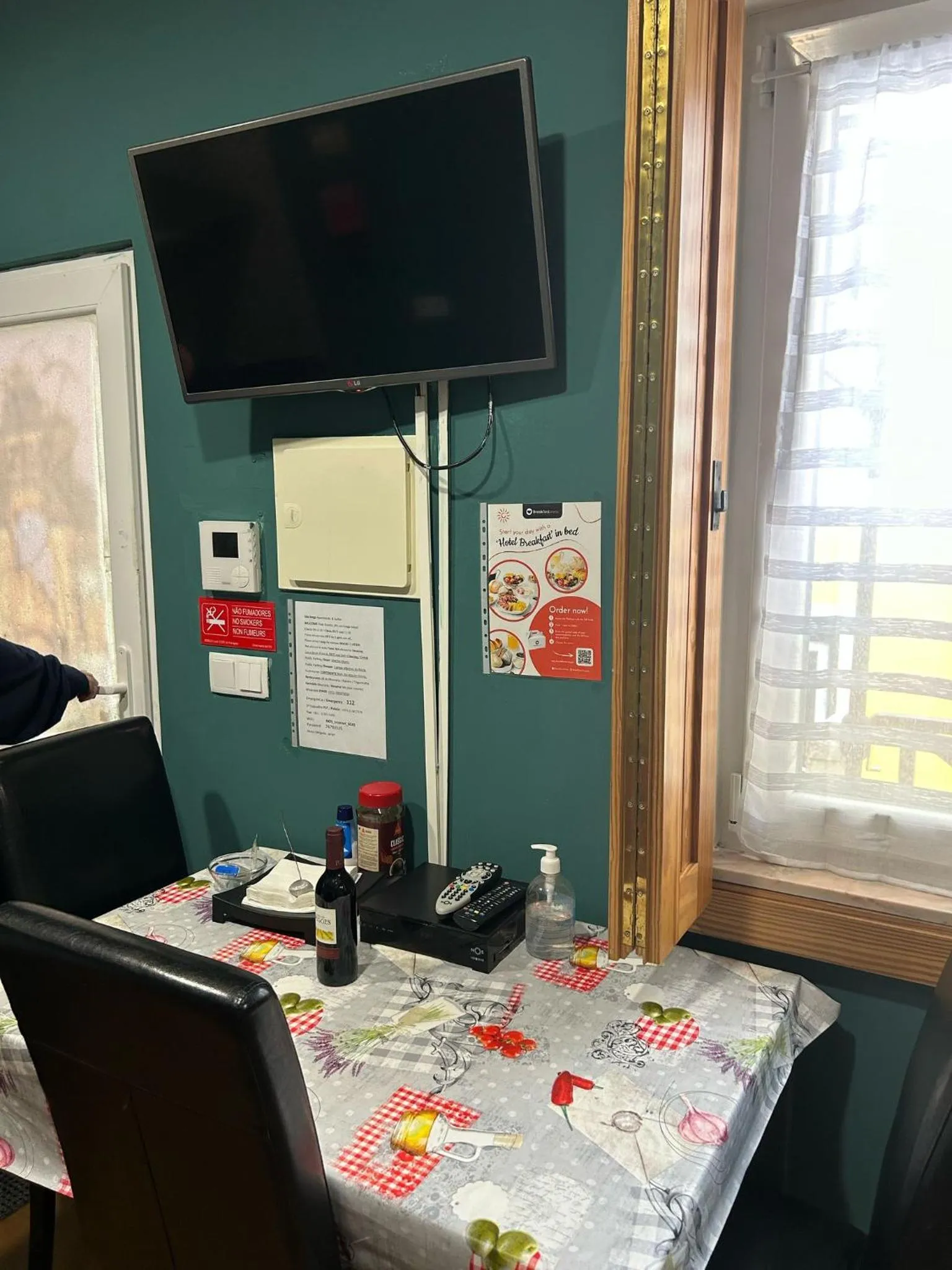 TV and multimedia in Sao Jorge Apartments & Suites