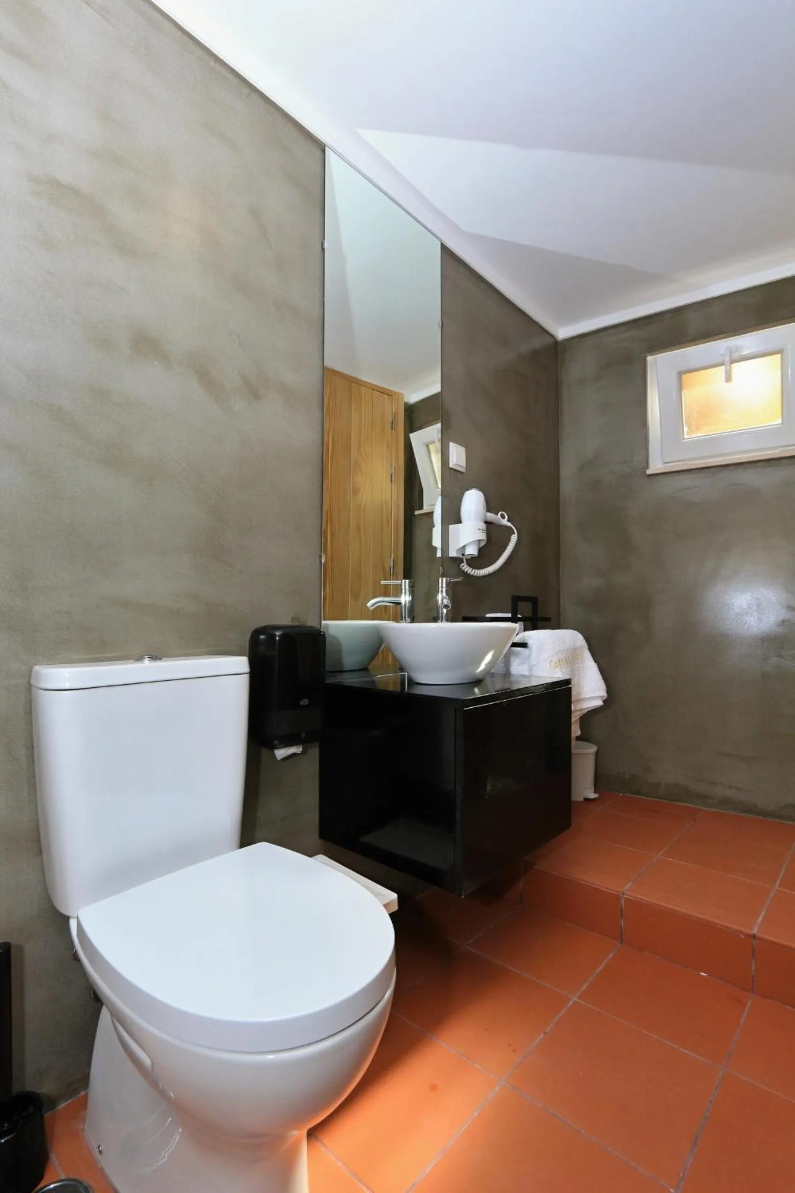 Bathroom in Sao Jorge Apartments & Suites