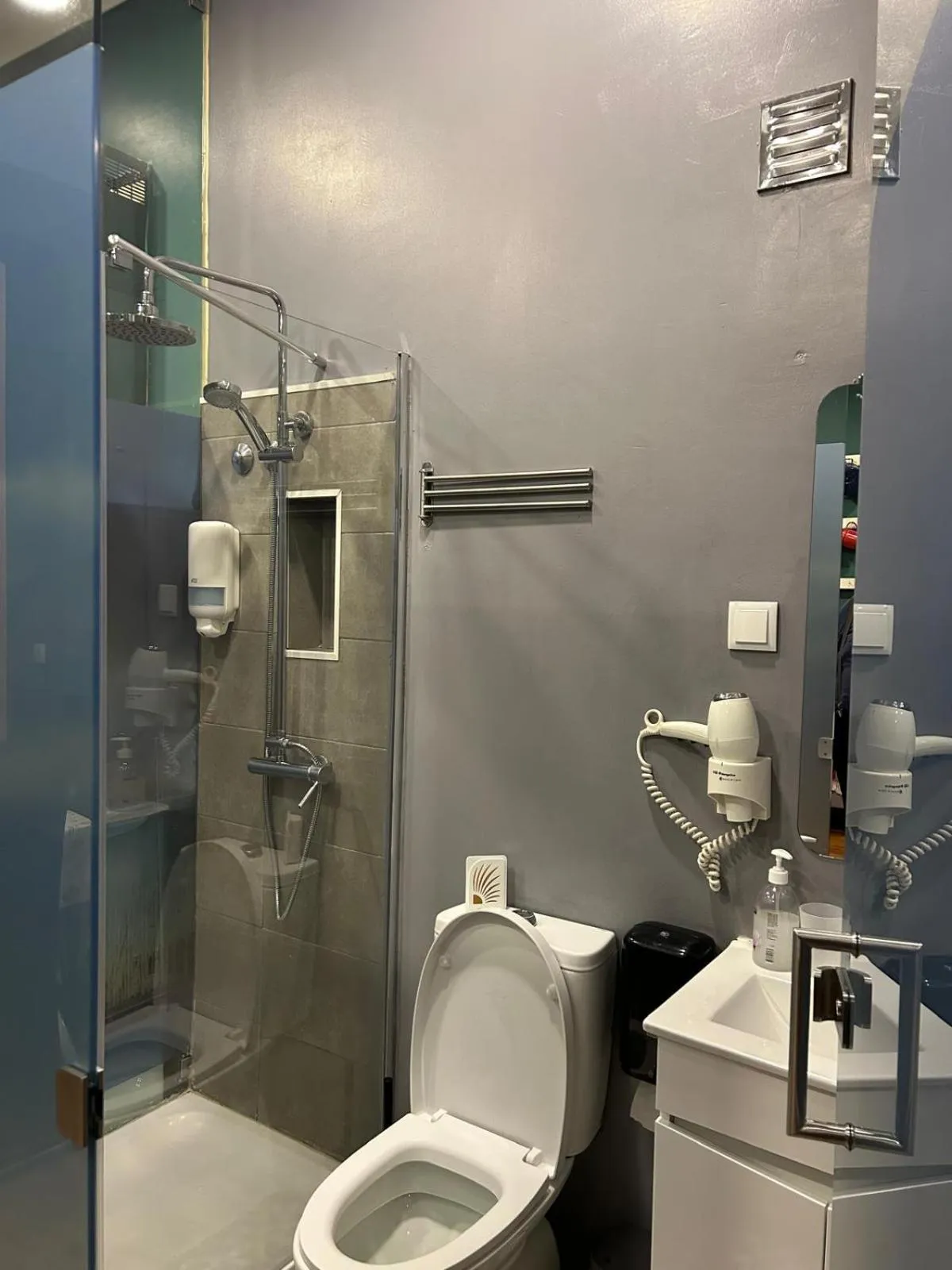 Toilet in Sao Jorge Apartments & Suites