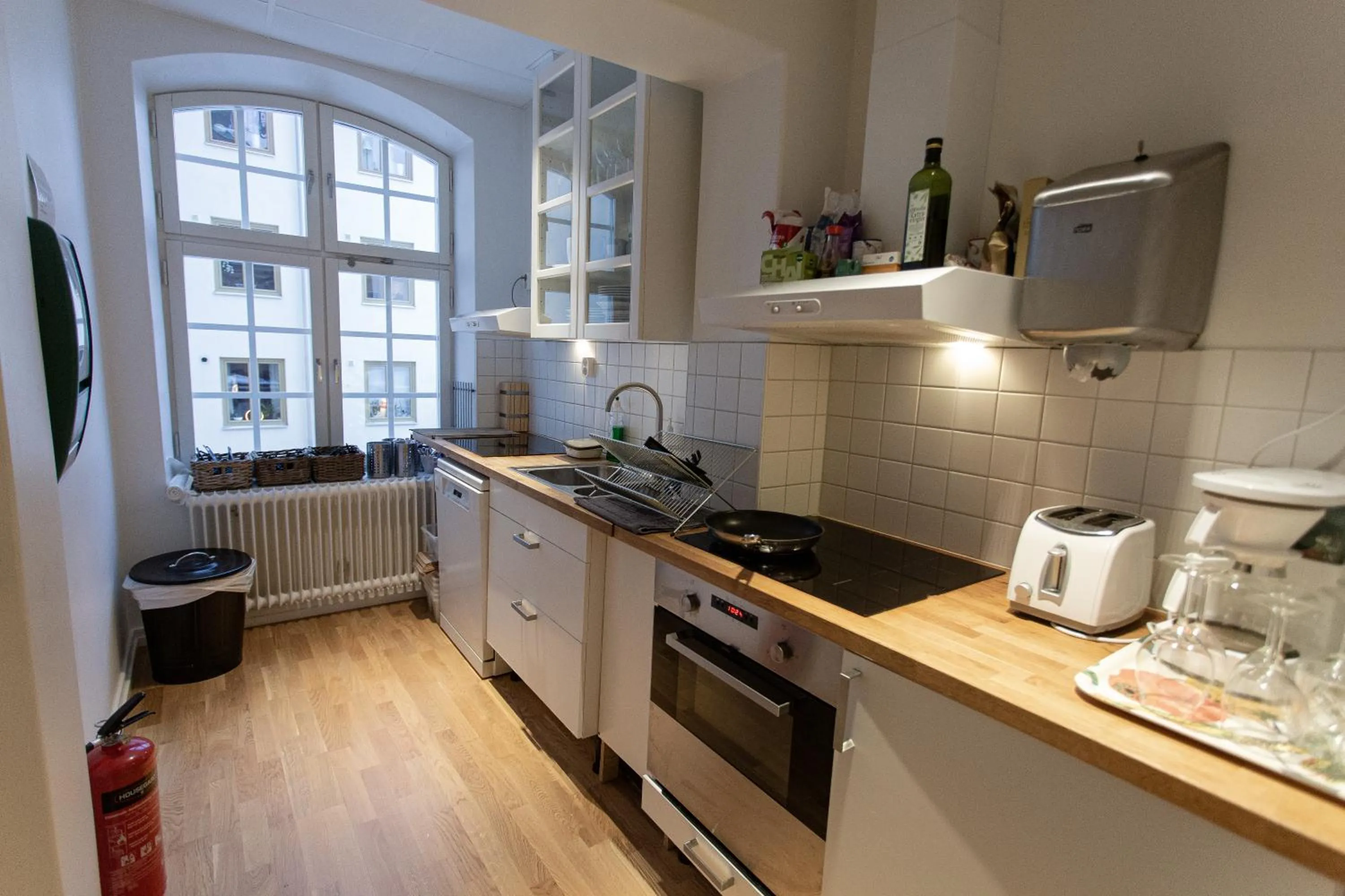 Communal kitchen in Continental Apartment Hotel Sundsvall