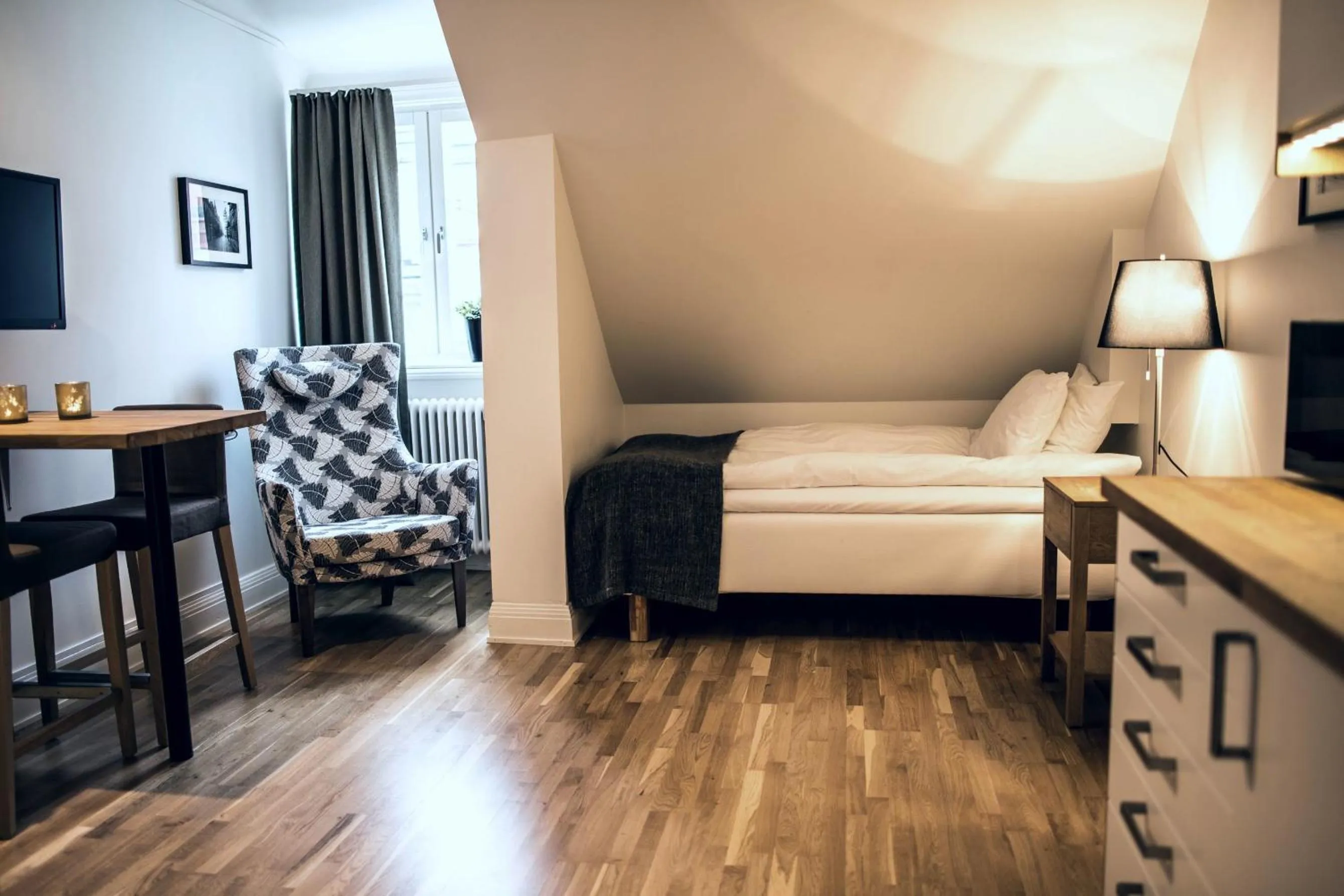 Photo of the whole room, Bed in Continental Apartment Hotel Sundsvall