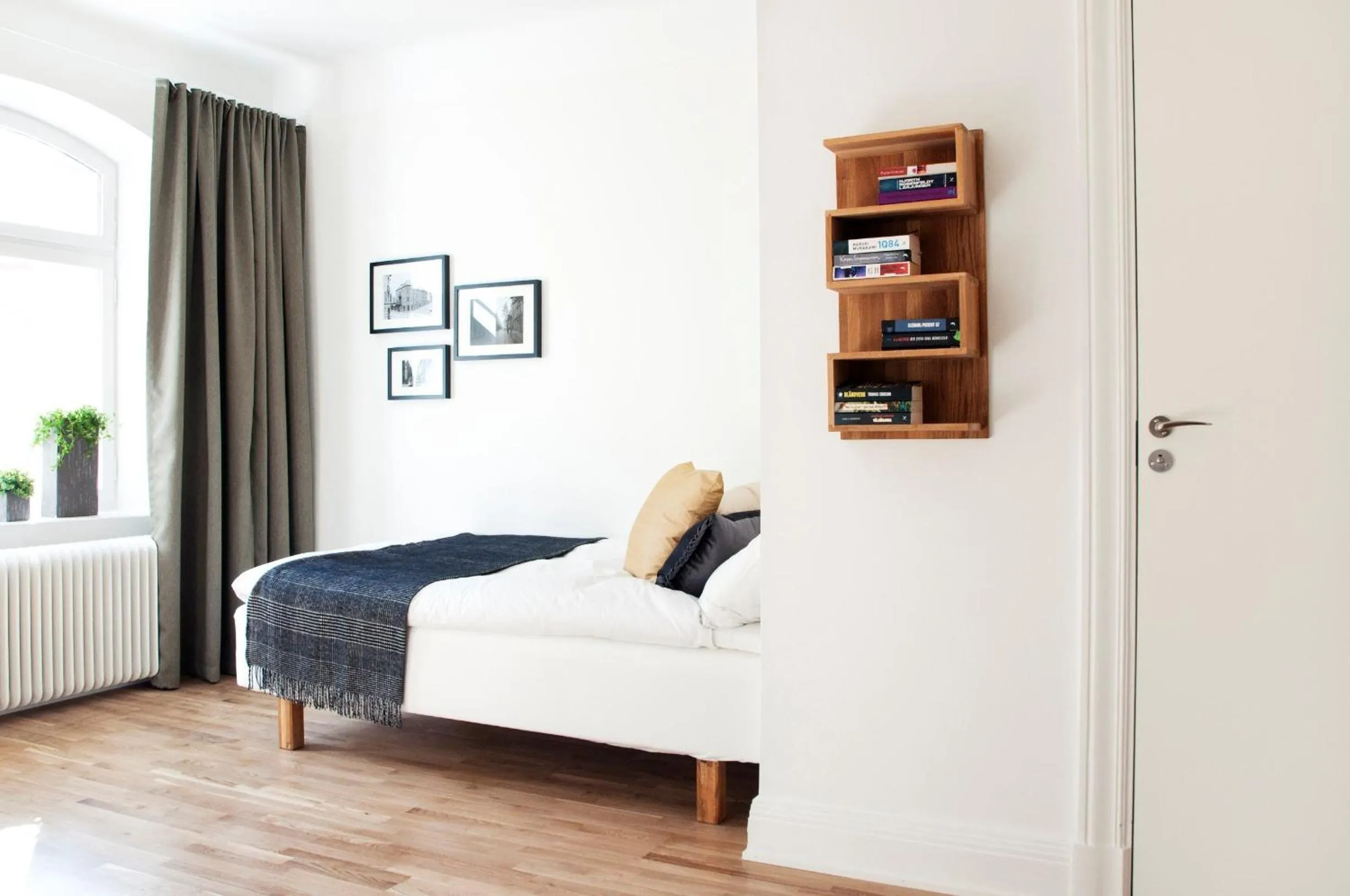 Photo of the whole room, Bed in Continental Apartment Hotel Sundsvall