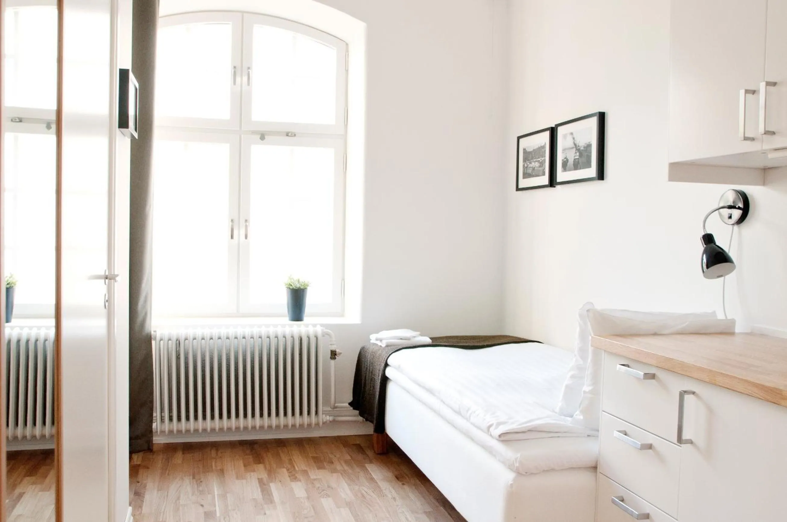 Photo of the whole room, Bed in Continental Apartment Hotel Sundsvall