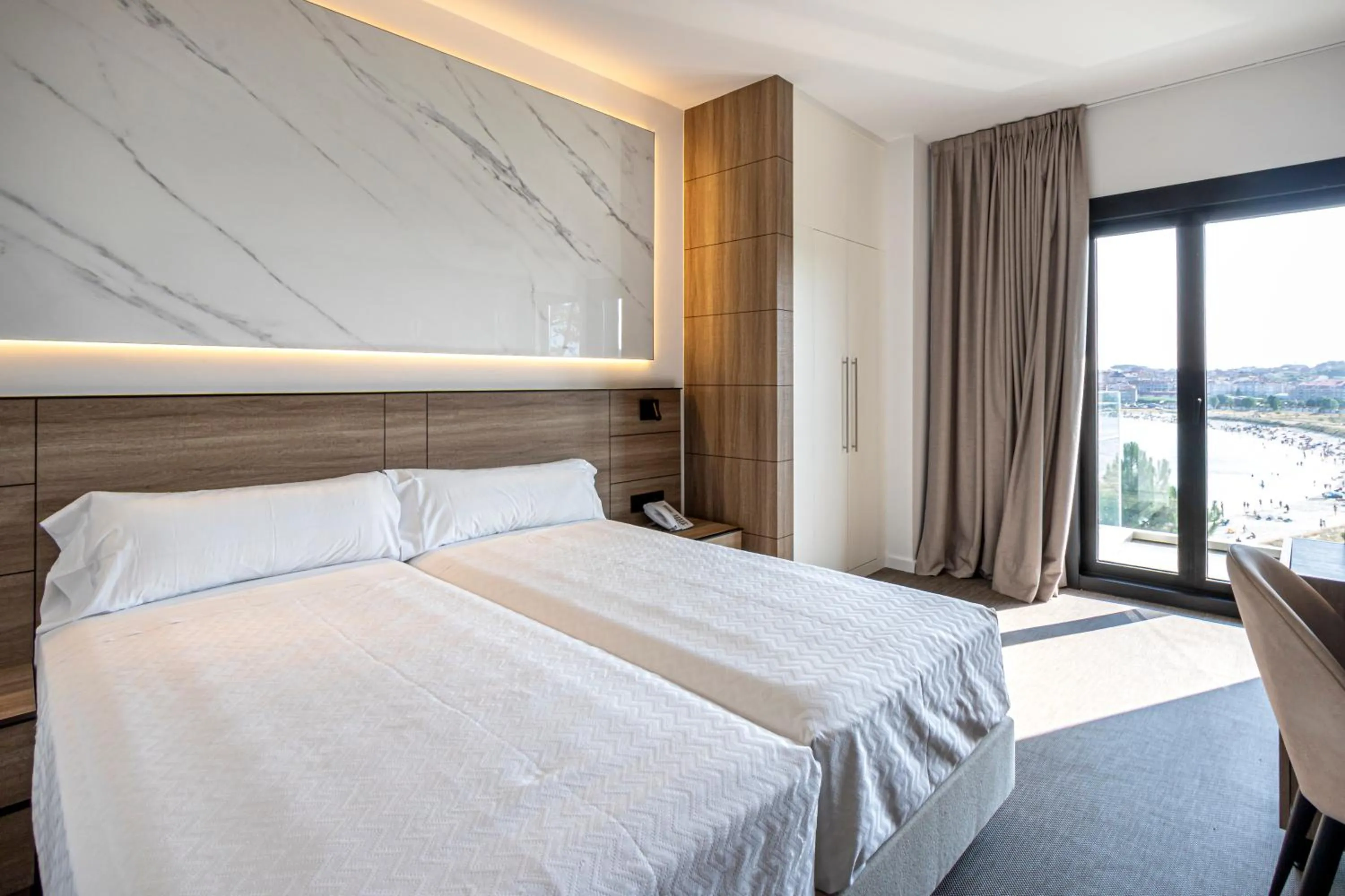 Photo of the whole room, Bed in Hotel Inffinit Sanxenxo