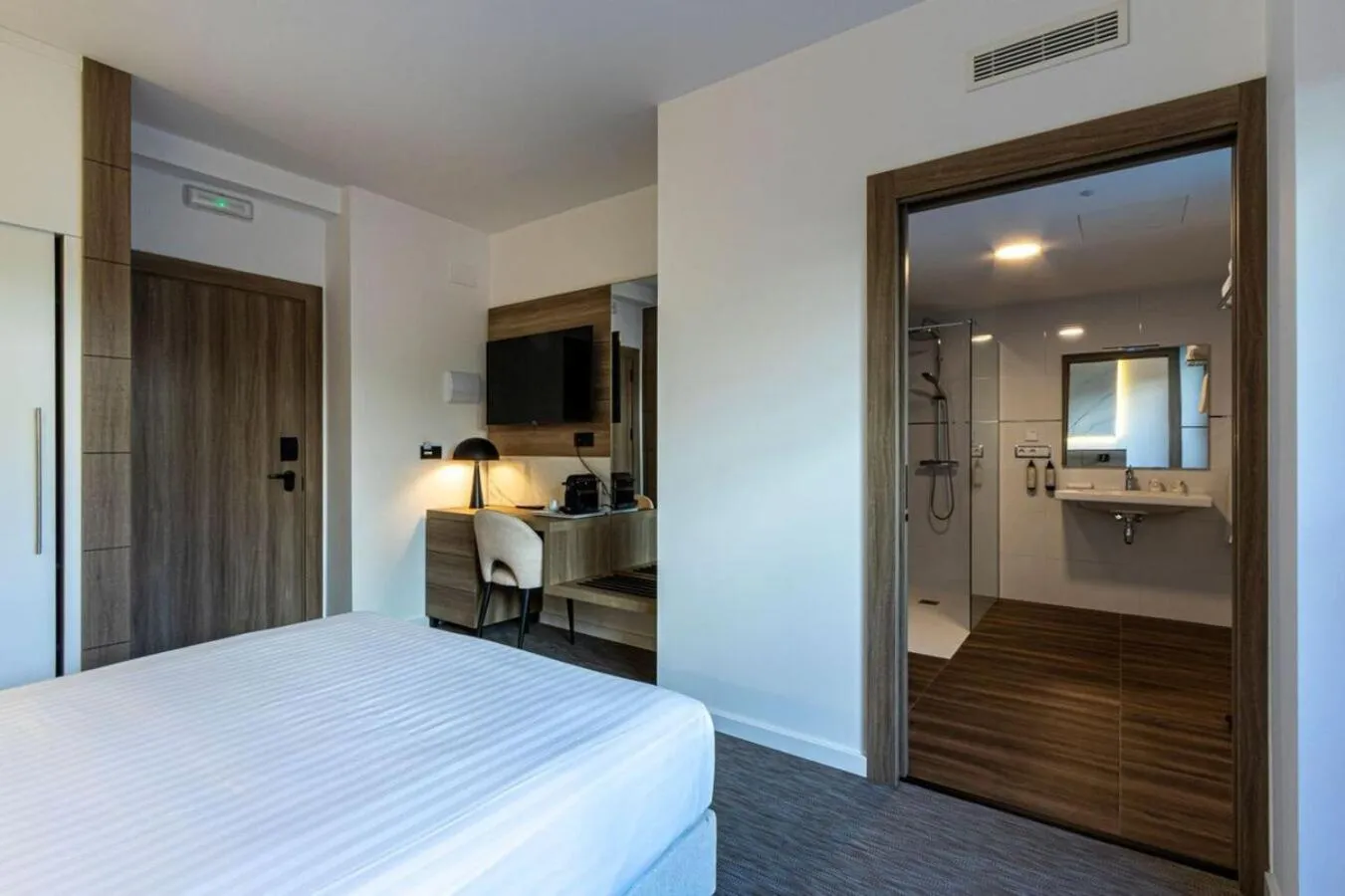 Photo of the whole room, Bed in Hotel Inffinit Sanxenxo