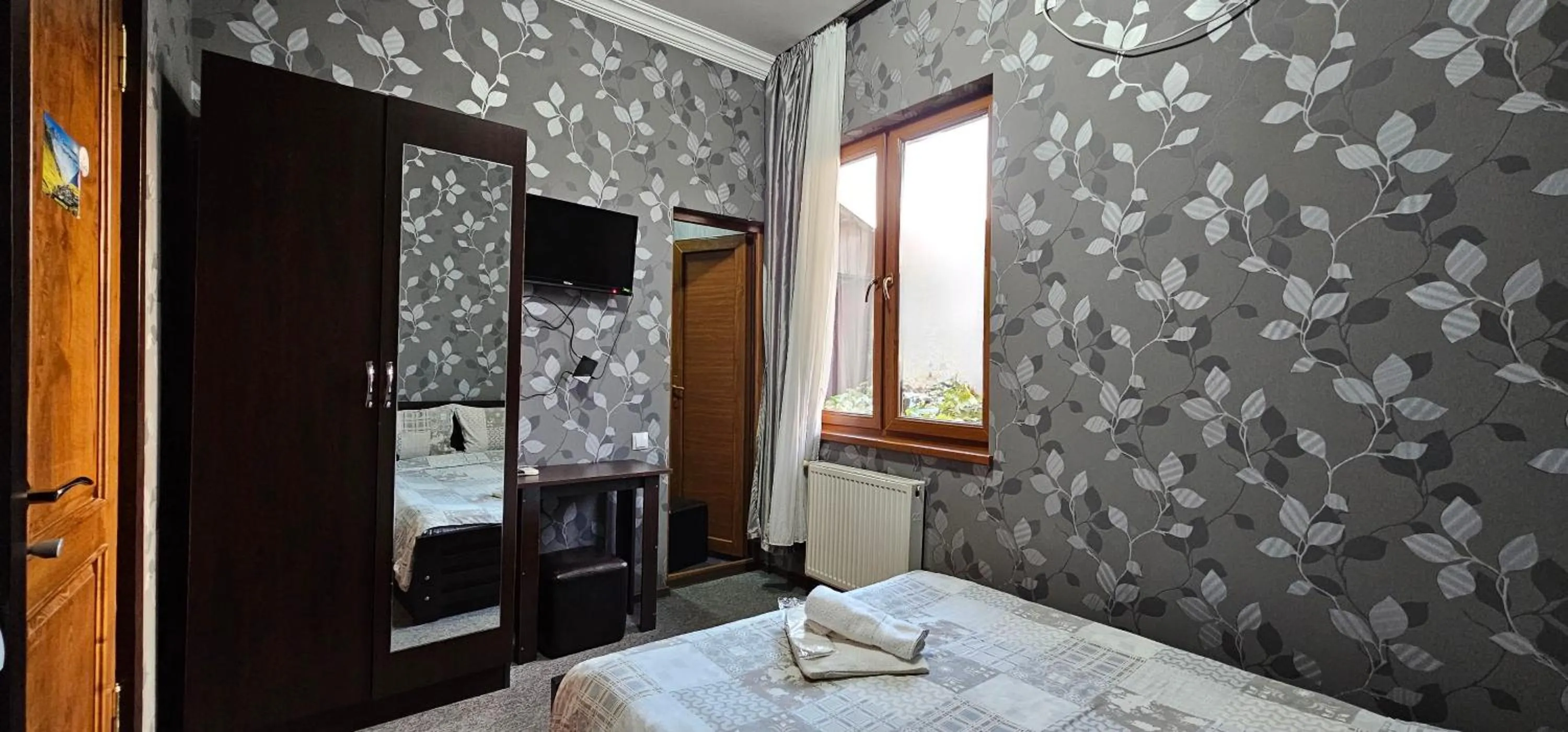 Photo of the whole room, Bed in 7 Rooms