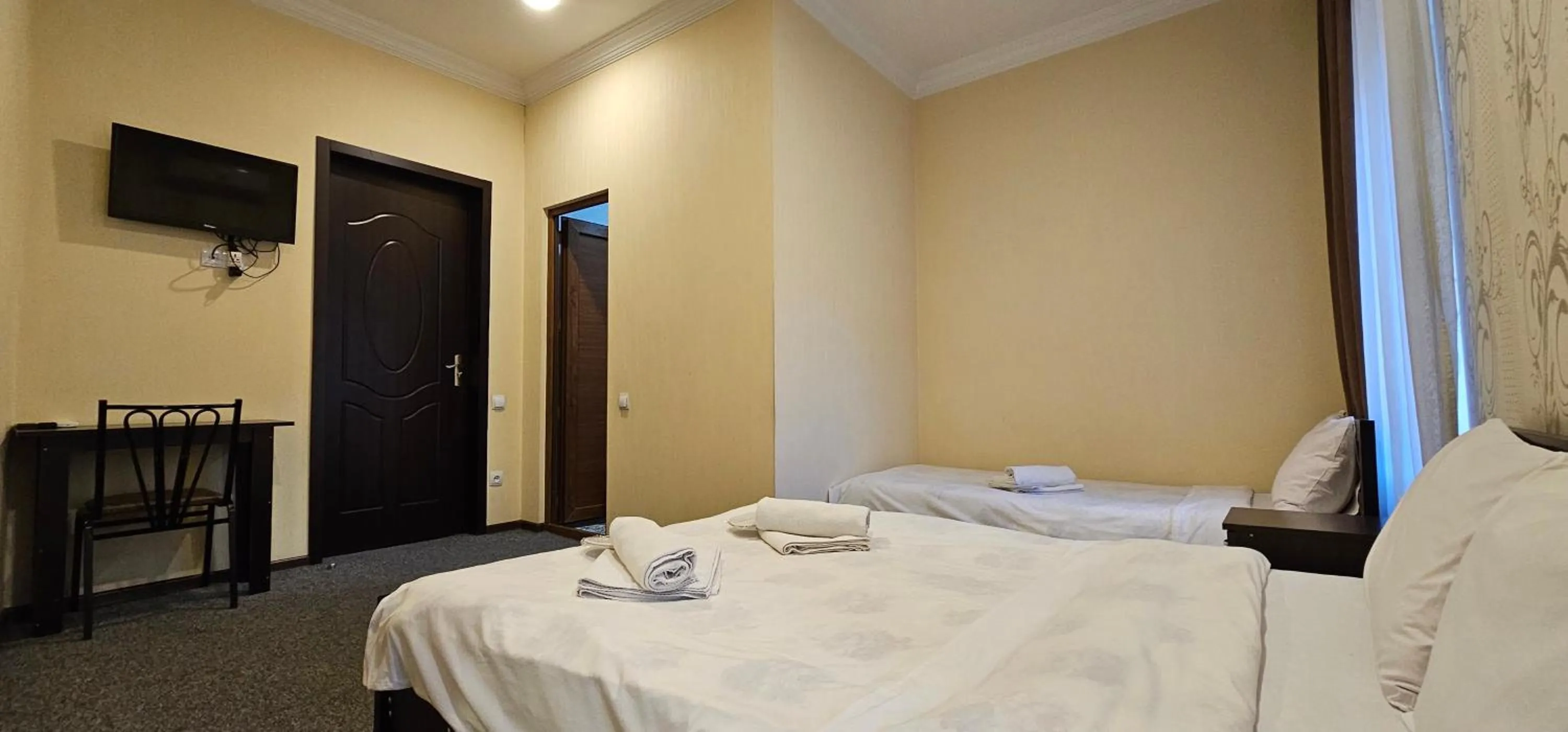 Bedroom, Bed in 7 Rooms