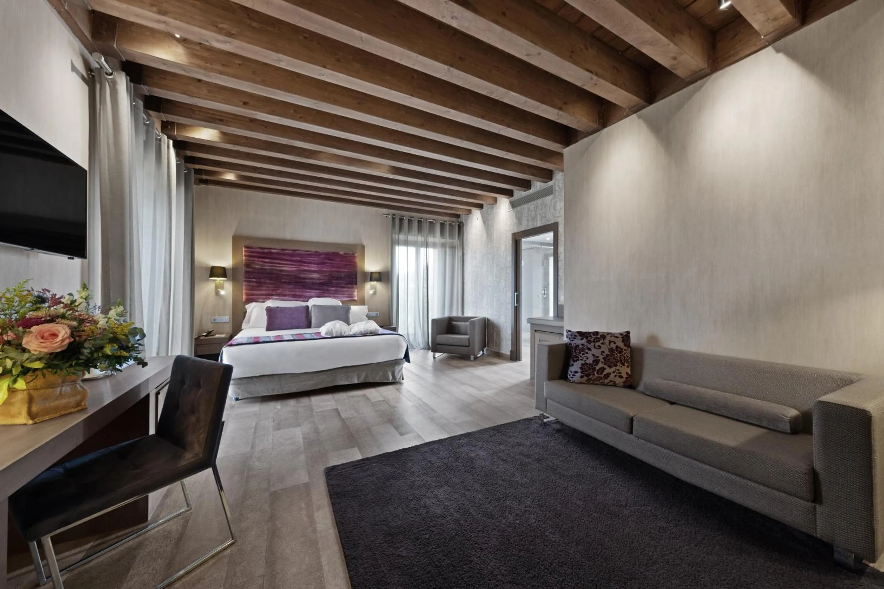 Photo of the whole room, Bed in Castilla Termal Monasterio de Valbuena - Small Luxury Hotels