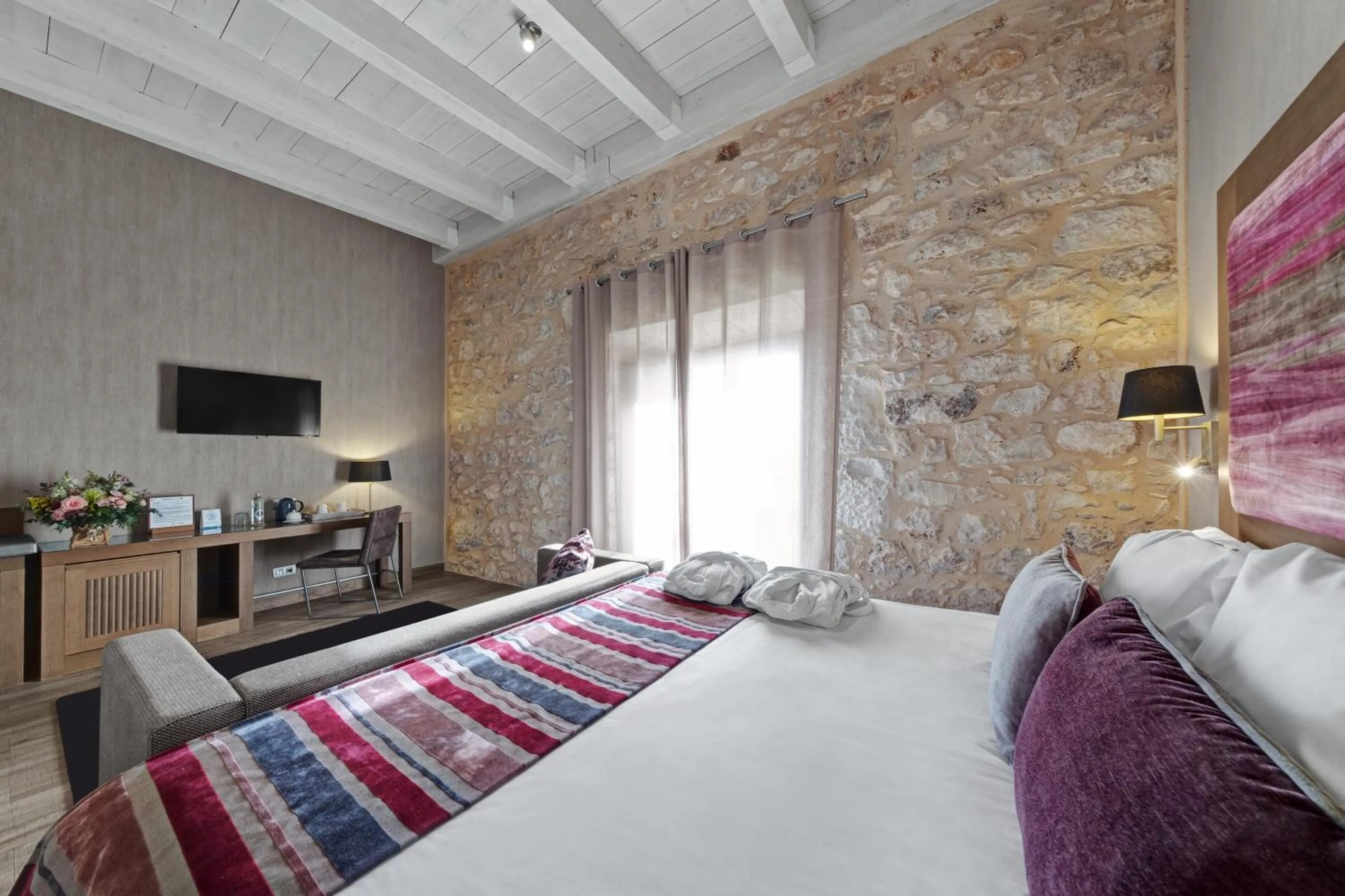 Photo of the whole room, Bed in Castilla Termal Monasterio de Valbuena - Small Luxury Hotels