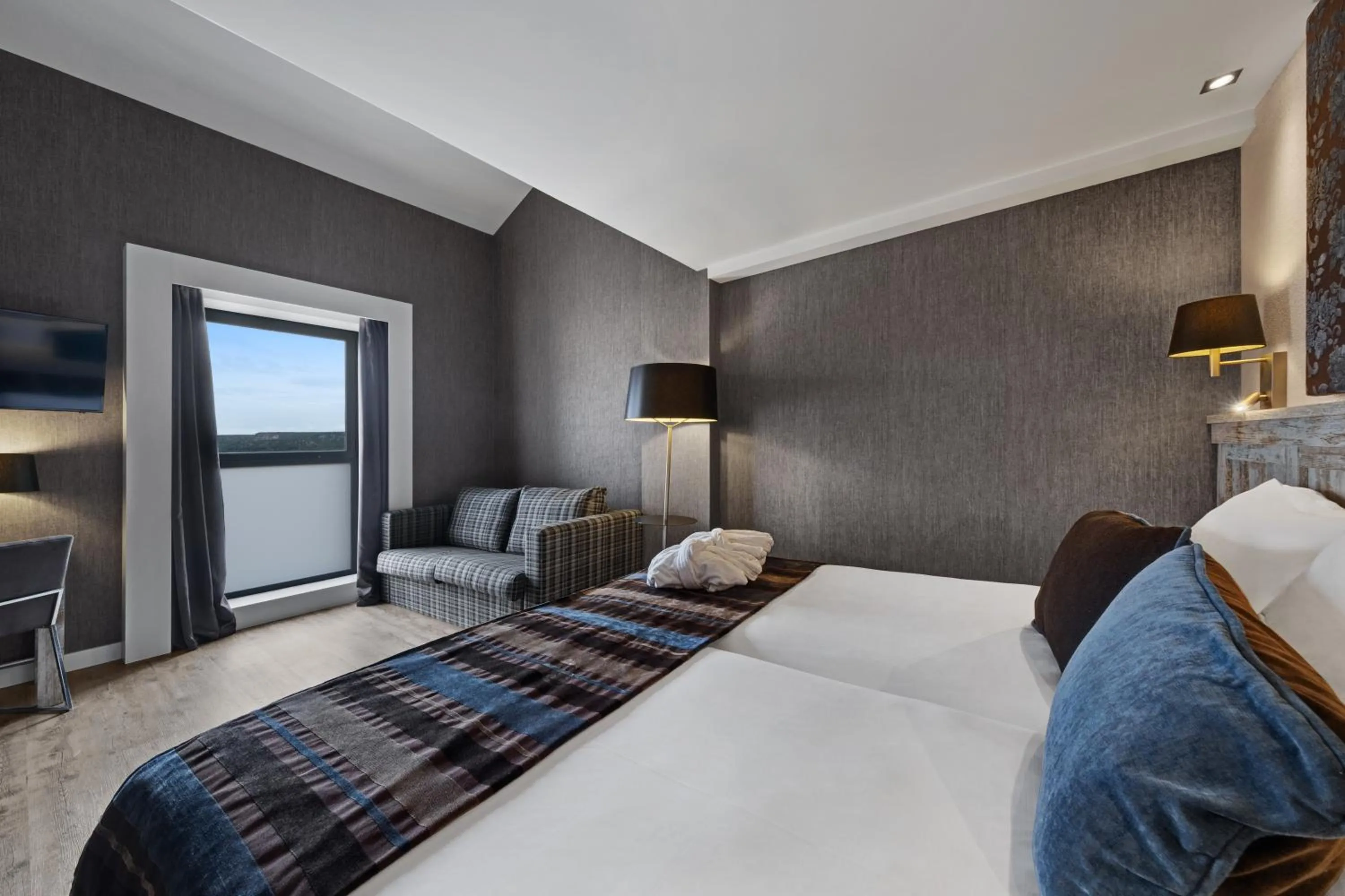 Photo of the whole room, Bed in Castilla Termal Monasterio de Valbuena - Small Luxury Hotels