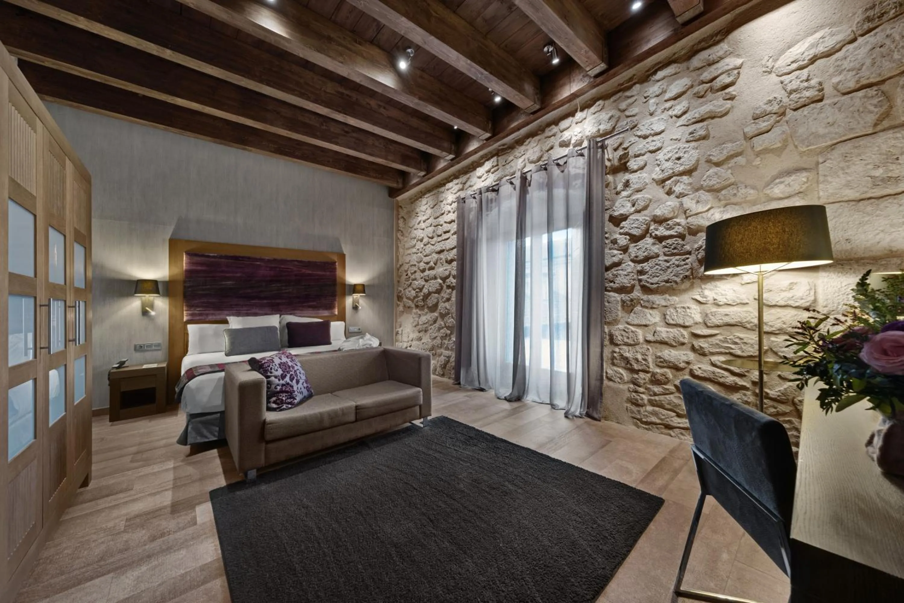 Photo of the whole room, Bed in Castilla Termal Monasterio de Valbuena - Small Luxury Hotels