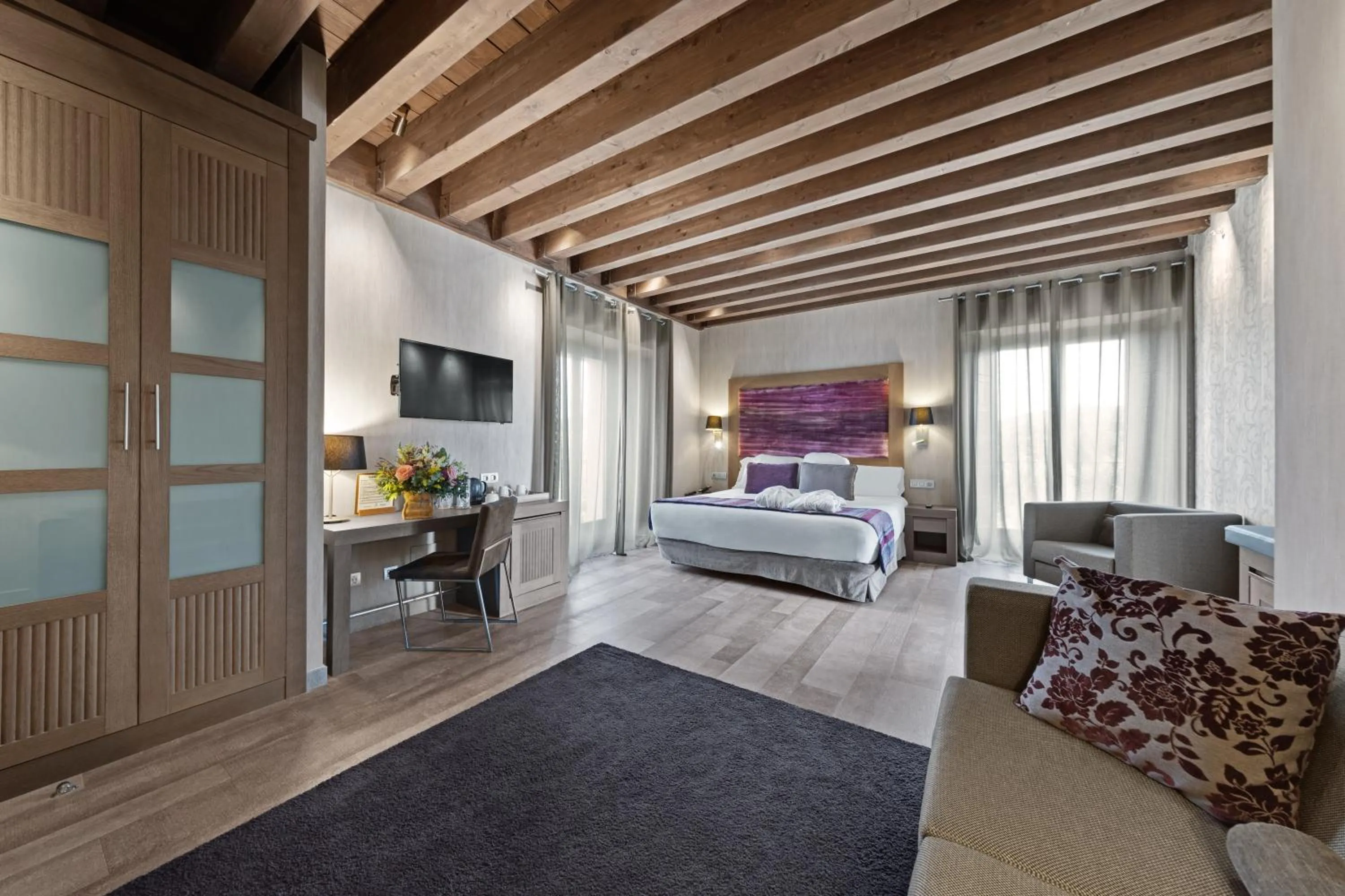 Photo of the whole room, Bed in Castilla Termal Monasterio de Valbuena - Small Luxury Hotels