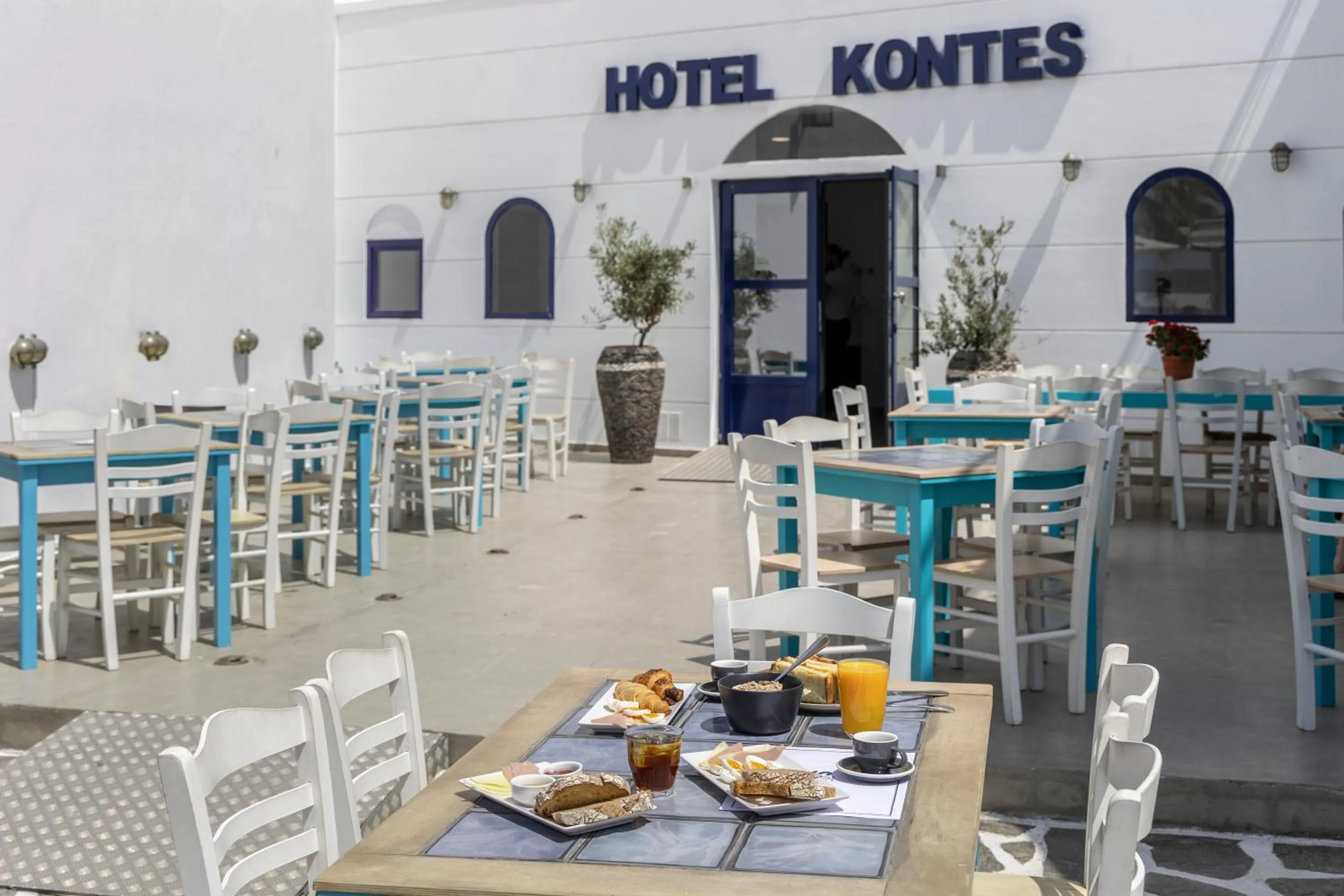 Restaurant/places to eat in Hotel Kontes Comfort