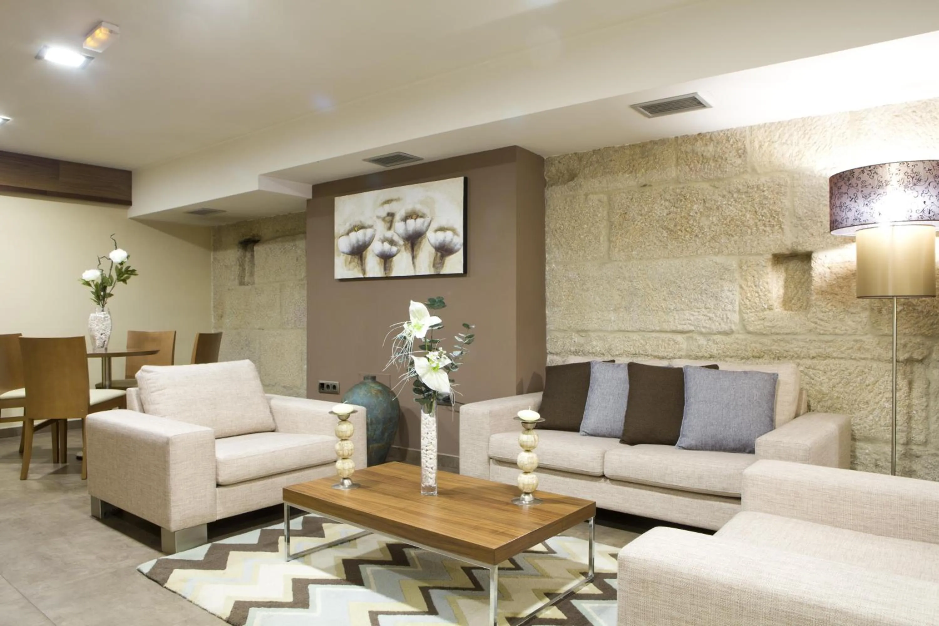 Communal lounge/ TV room in Hotel Arsus