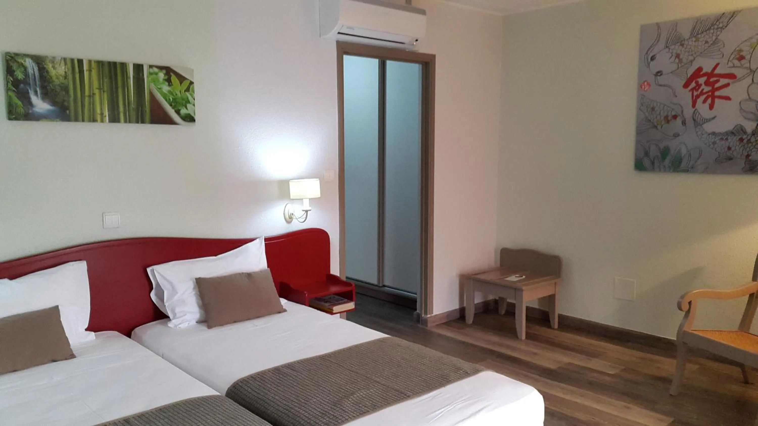 Bedroom, Bed in Hotel Austral by Exsel