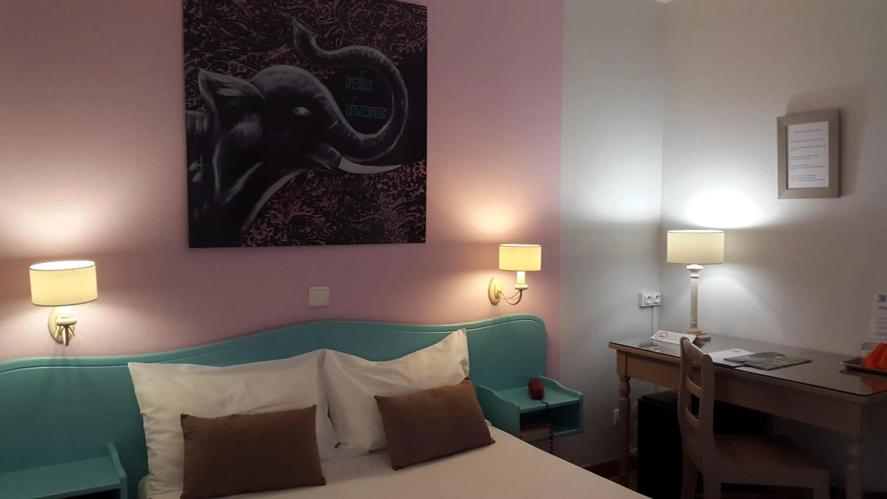 Bedroom, Bed in Hotel Austral by Exsel