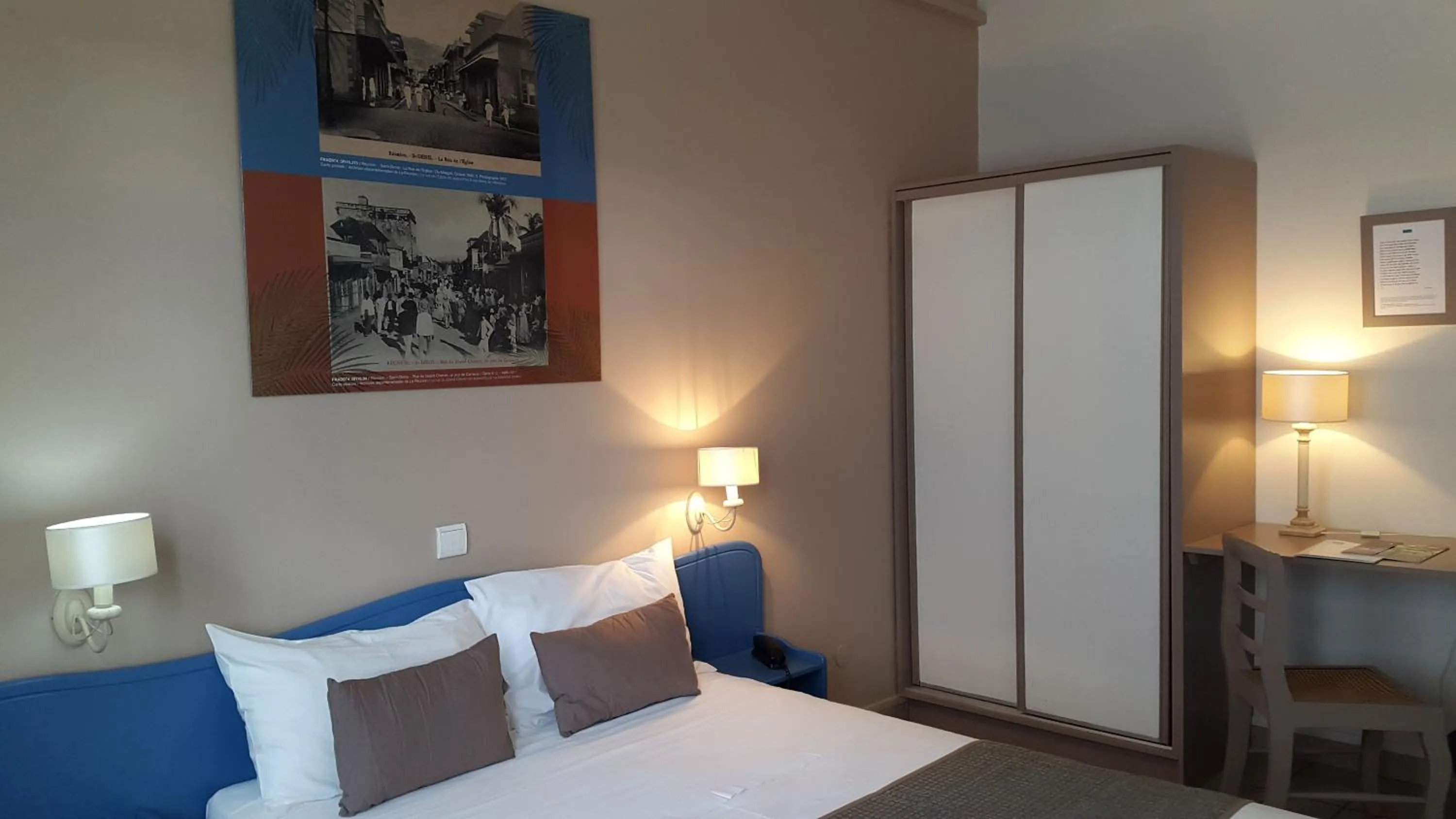 Bedroom, Bed in Hotel Austral by Exsel