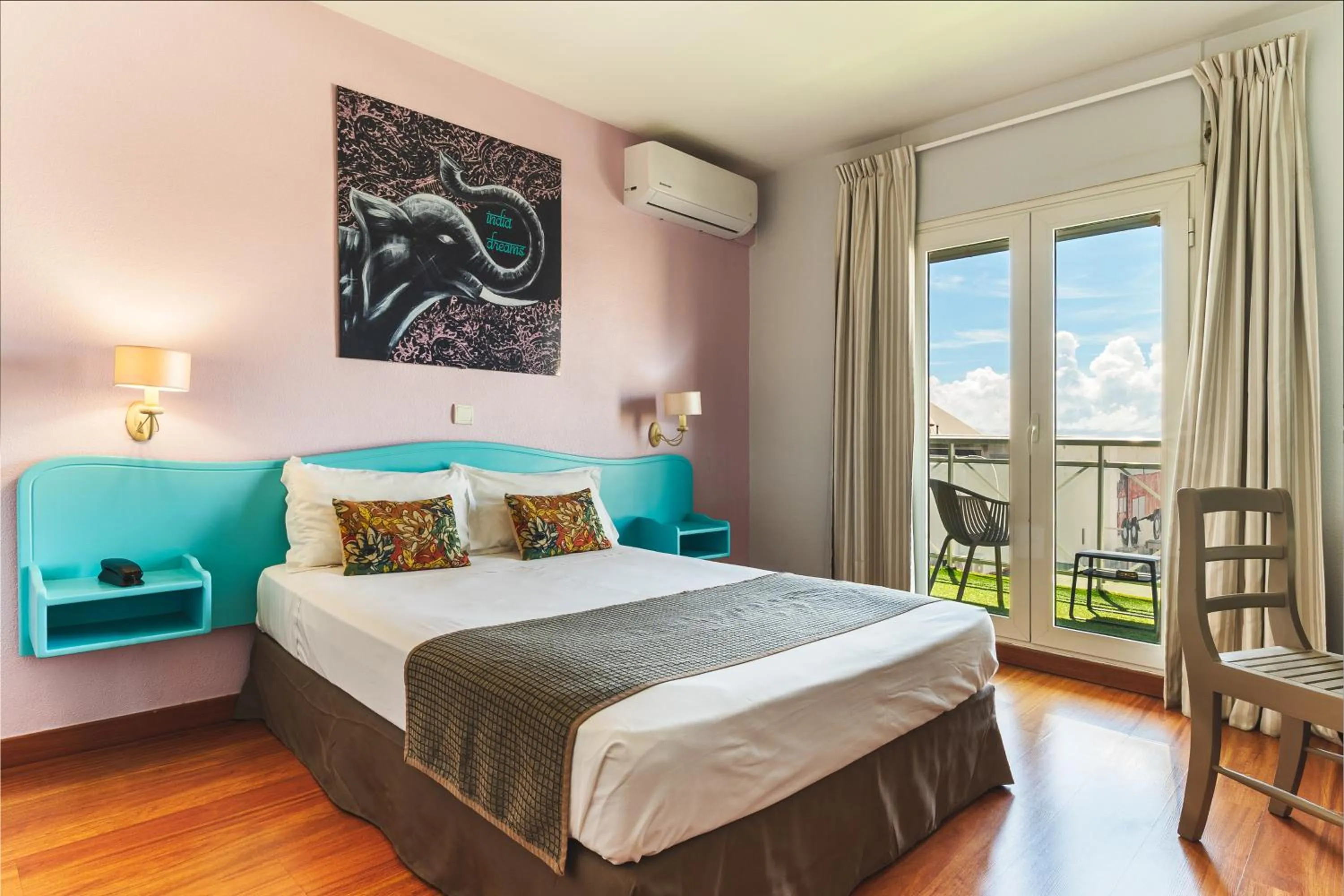 Bedroom, Bed in Hotel Austral by Exsel