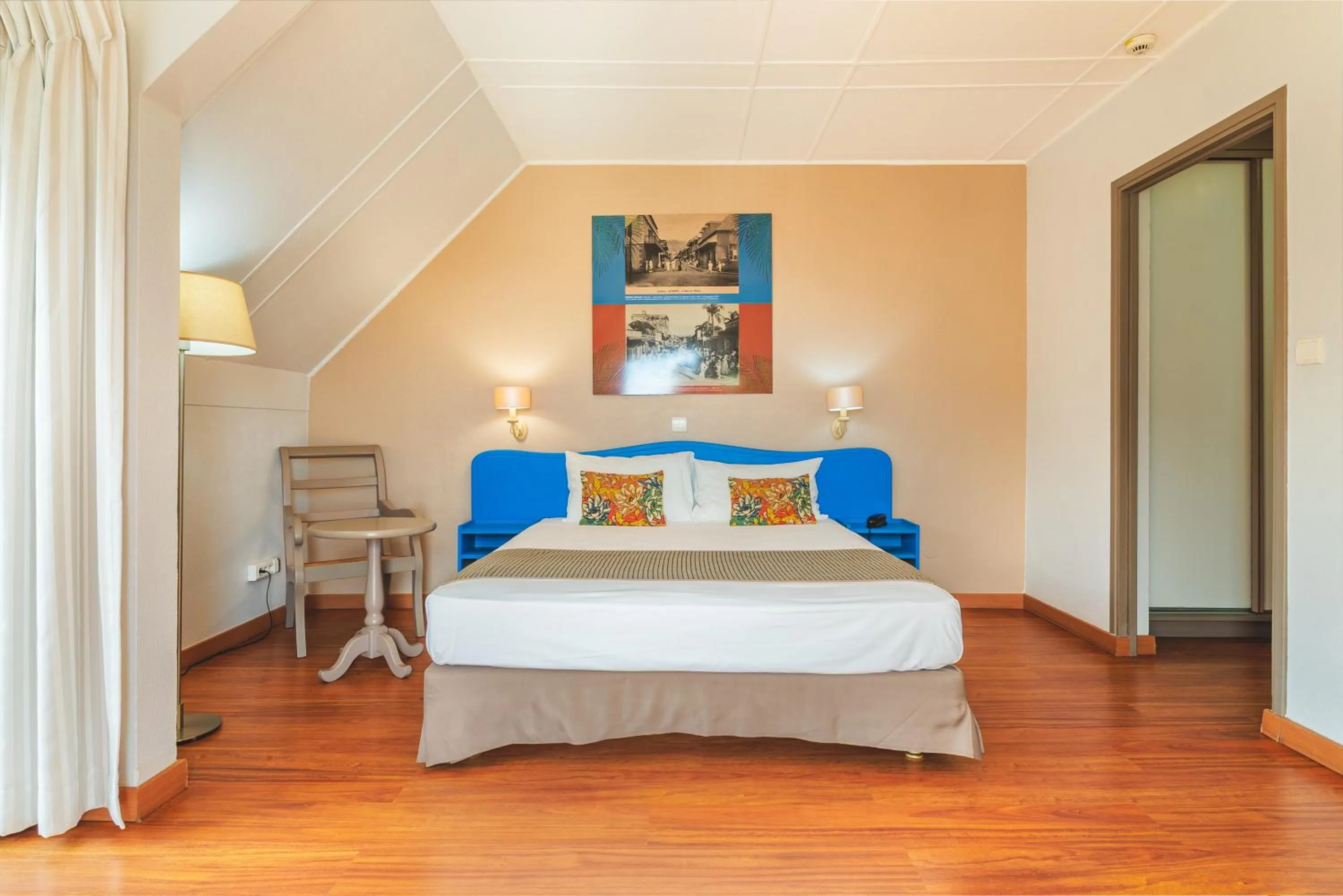 Bedroom, Bed in Hotel Austral by Exsel