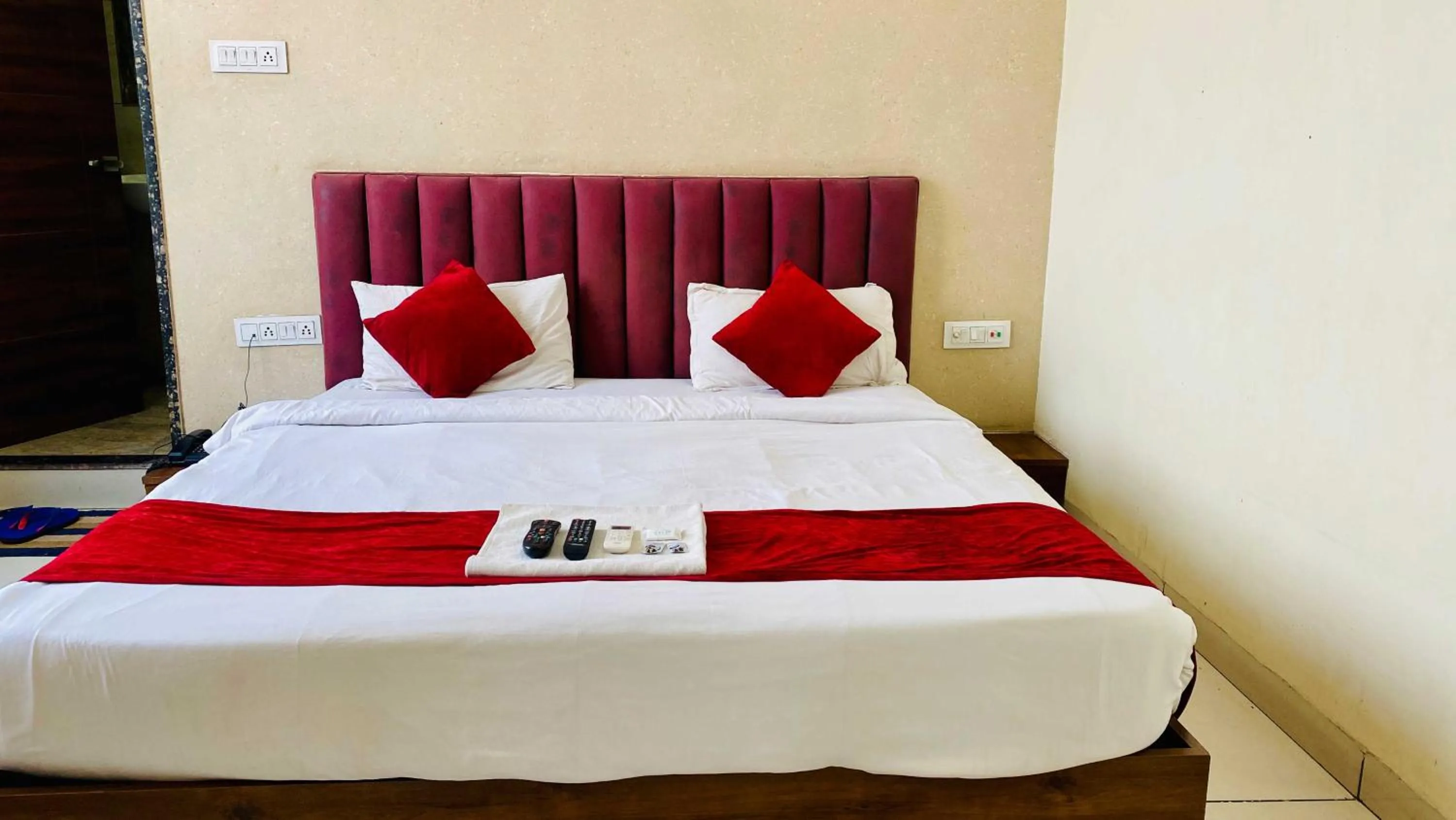 Bed in Hotel Sukh Vilas