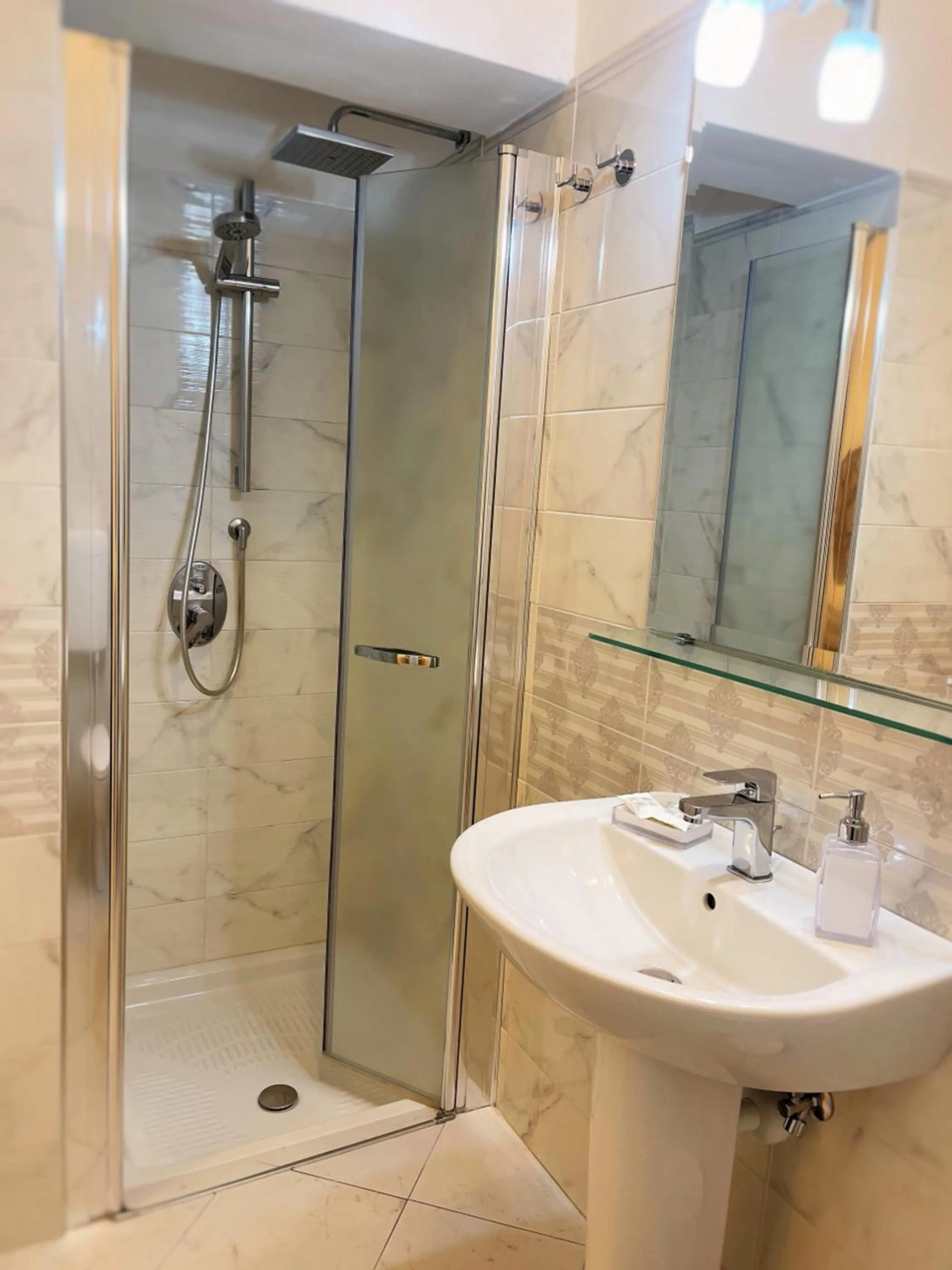 Shower in B&B Evelyne