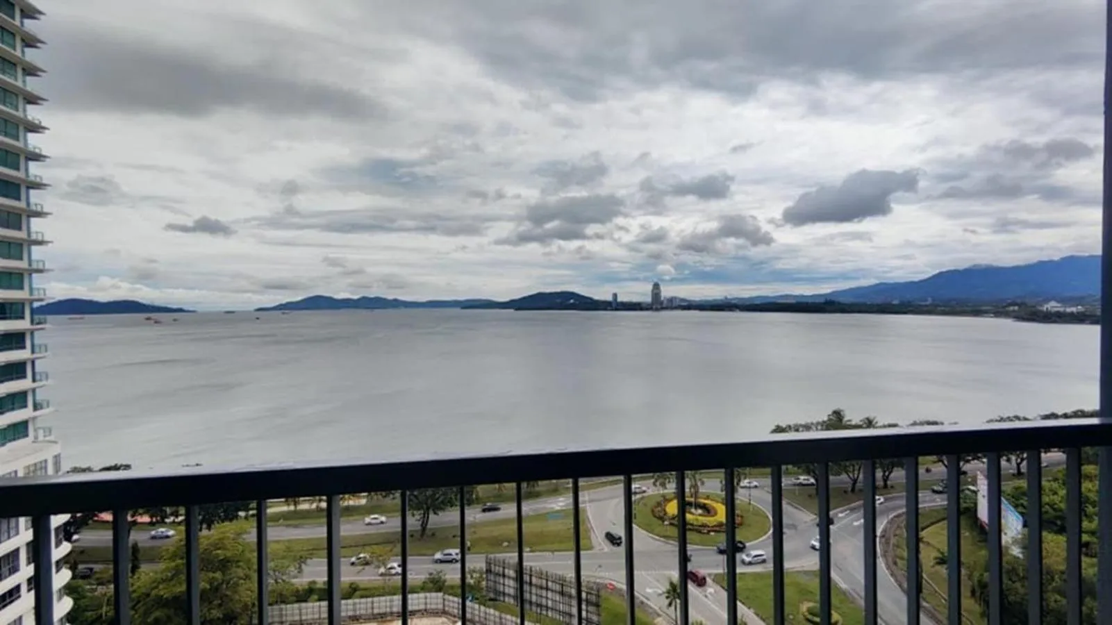 Nearby landmark in Bay Win La,mer Butik