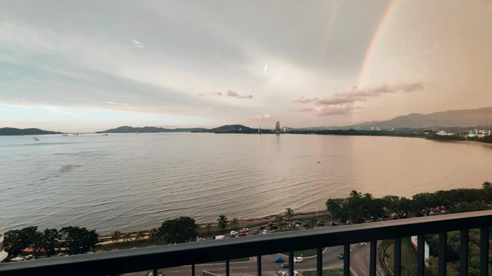 Nearby landmark in Bay Win La,mer Butik