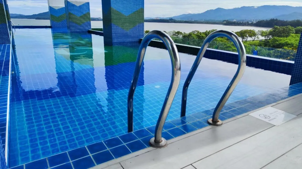 Swimming pool in Bay Win La,mer Butik