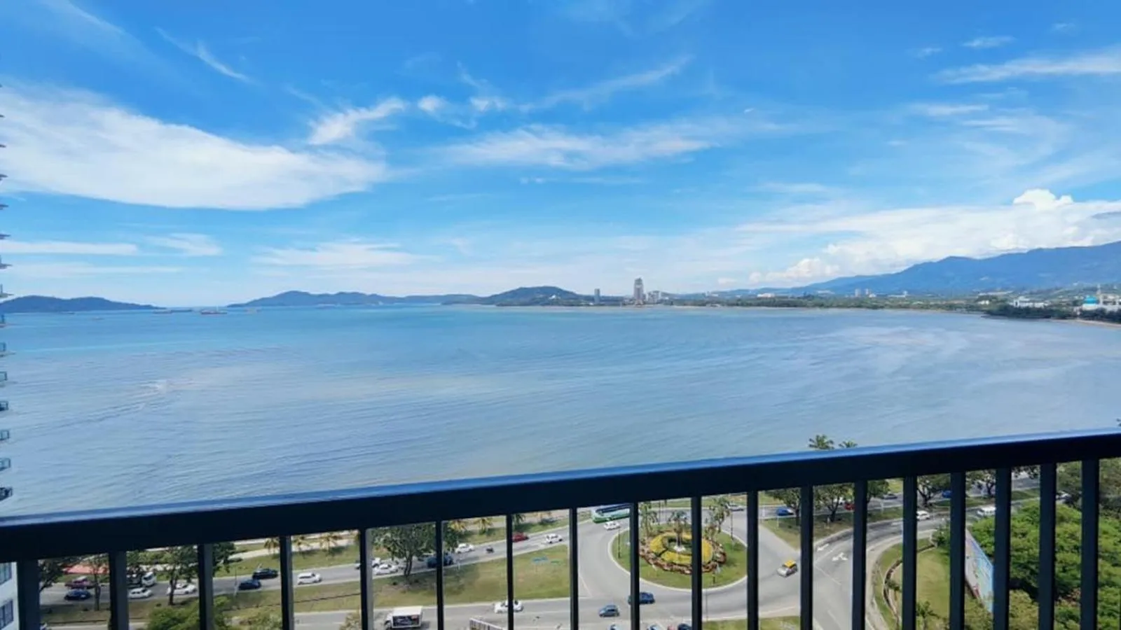 Nearby landmark in Bay Win La,mer Butik