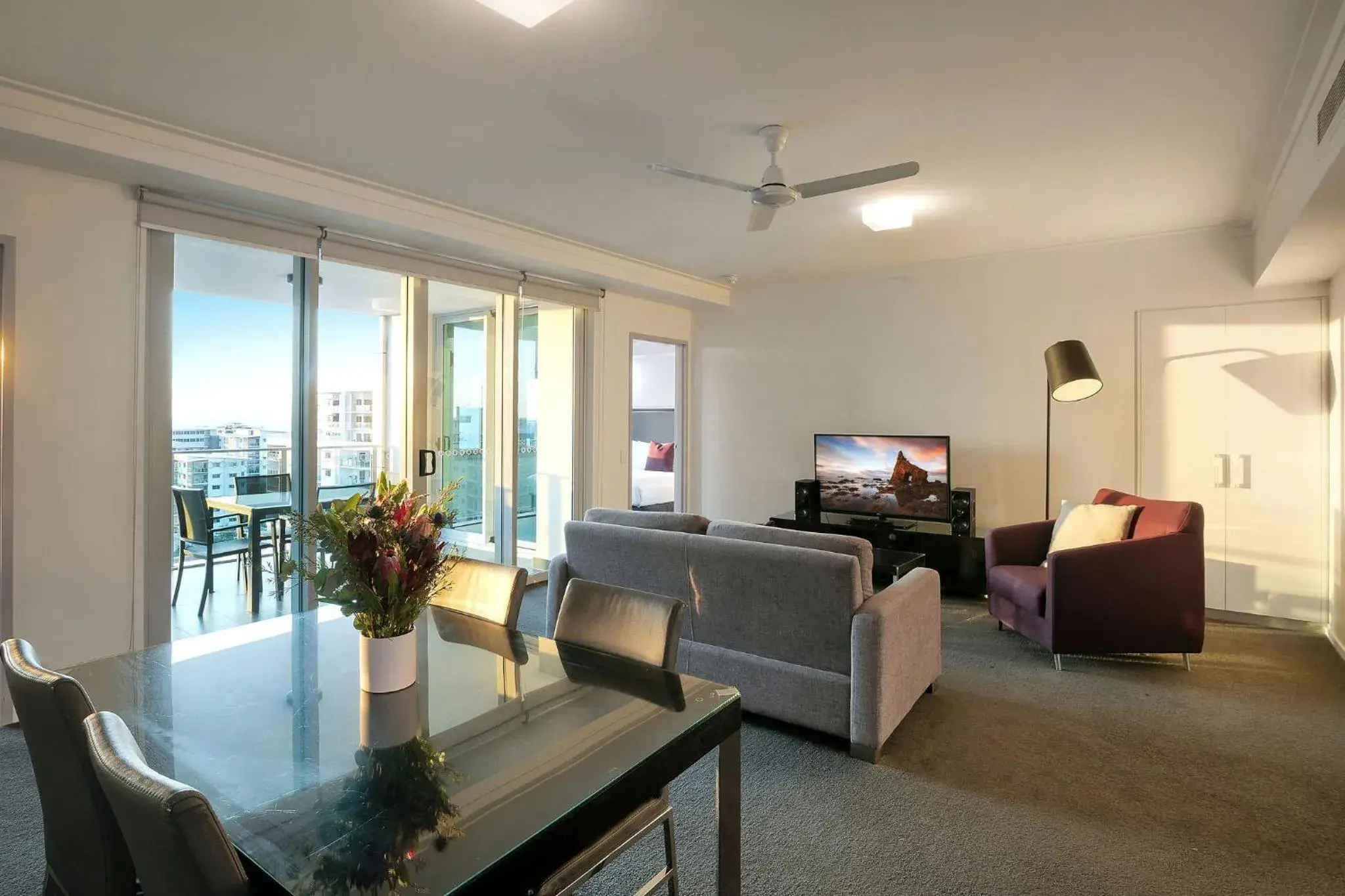 Two-Bedroom Apartment in H on Mitchell Apartment Hotel Two-Bedroom Apartment in H on Mitchell Apartment Hotel