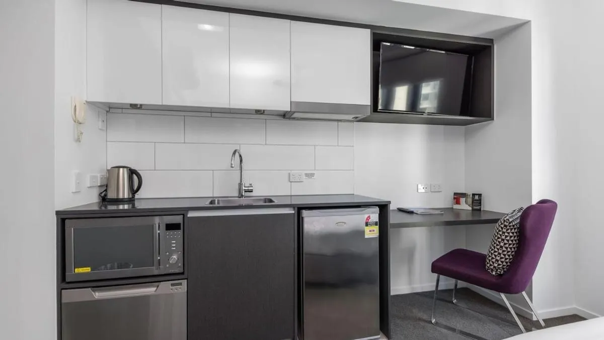 Bed in H on Mitchell Apartment Hotel