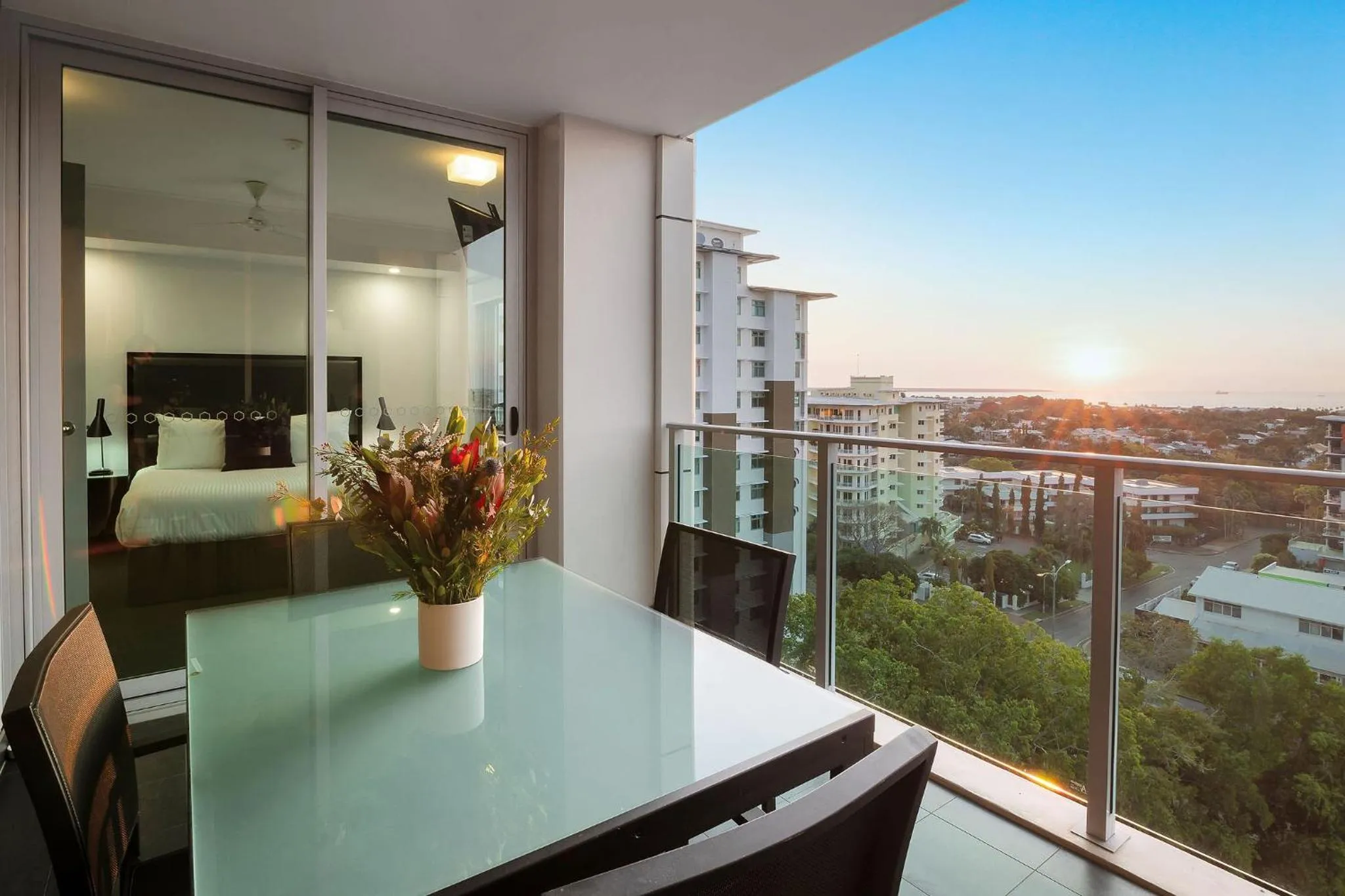 Patio in H on Mitchell Apartment Hotel