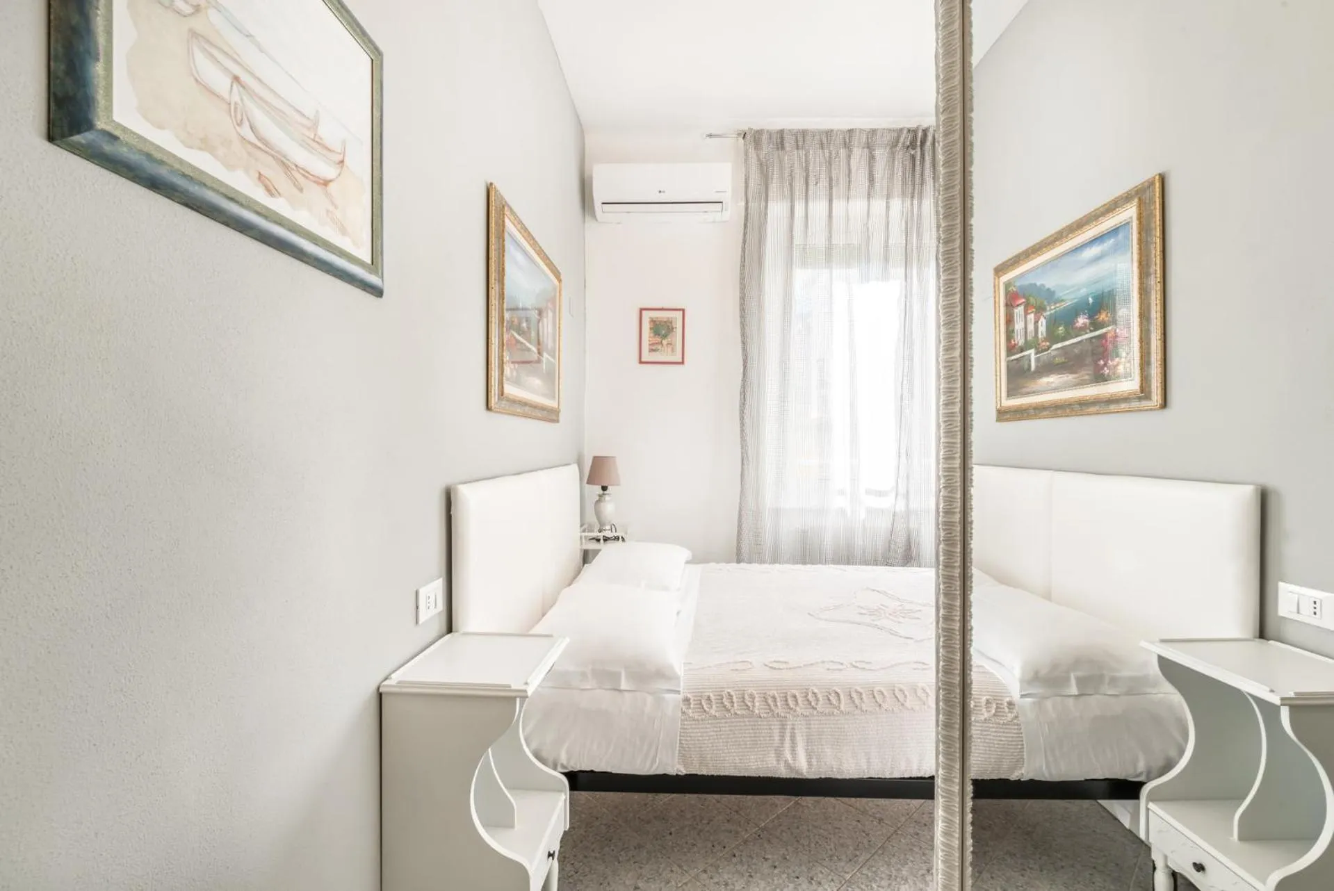 Photo of the whole room, Bed in Lia Rooms 2