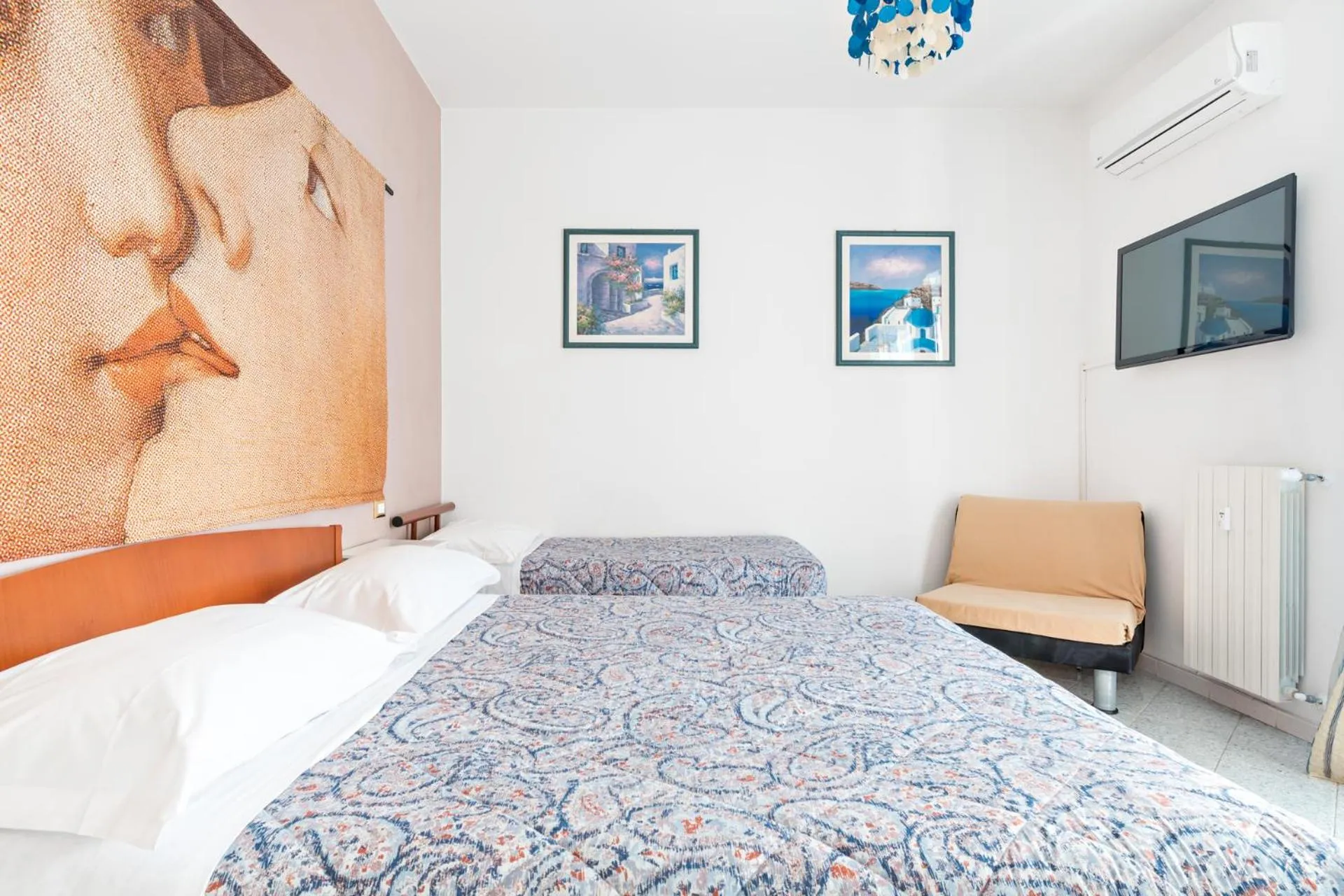 Photo of the whole room, Bed in Lia Rooms 2