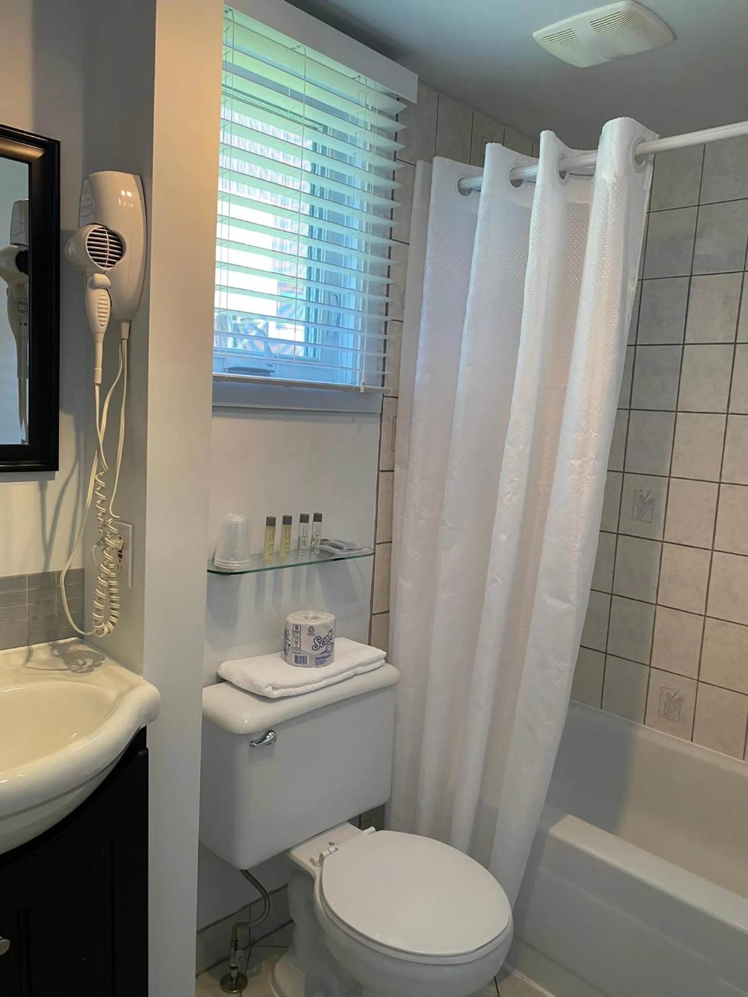 Bathroom in Motel Centre-Ville