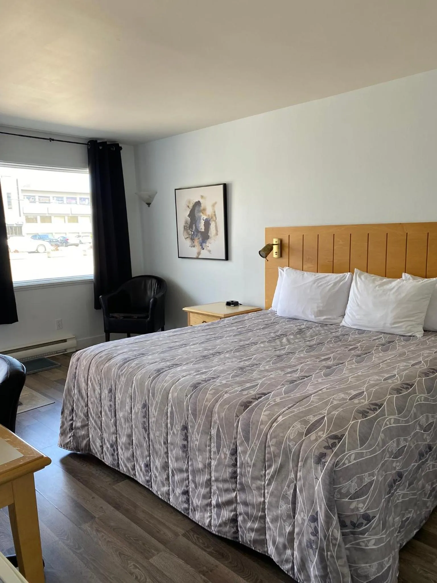 Photo of the whole room, Bed in Motel Centre-Ville