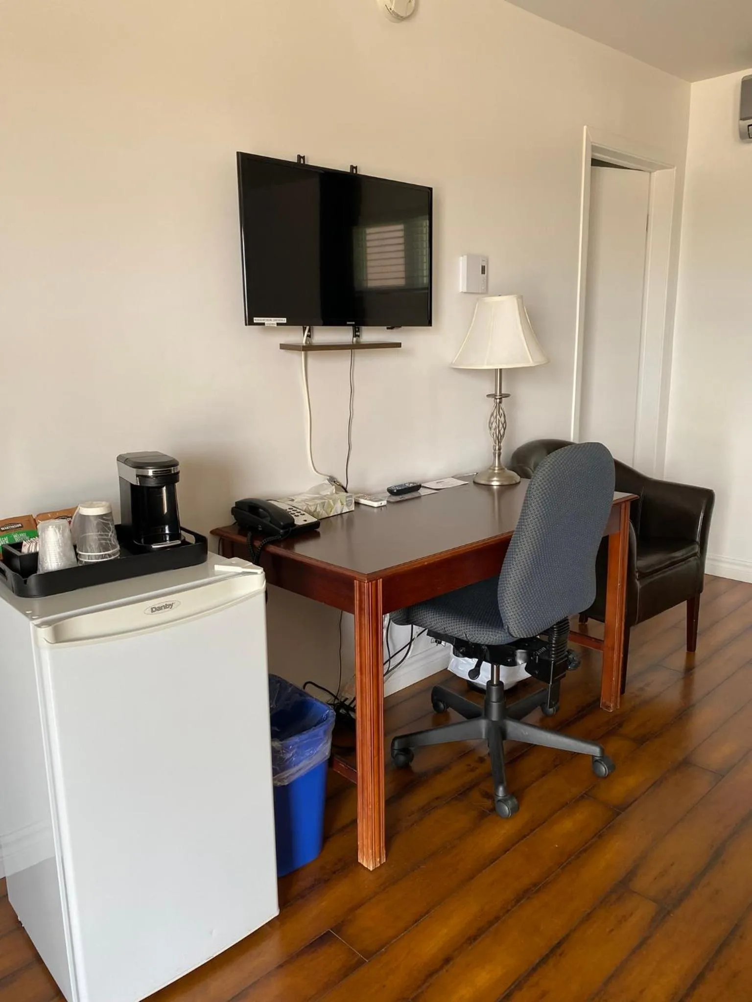 Seating area in Motel Centre-Ville