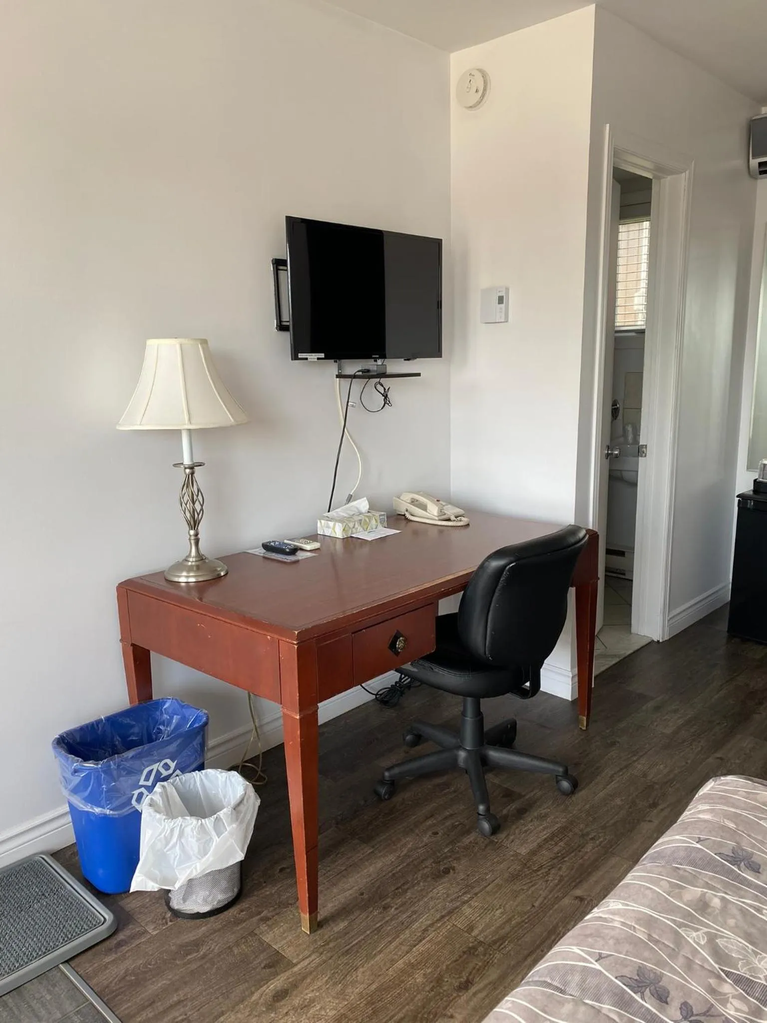 Seating area in Motel Centre-Ville