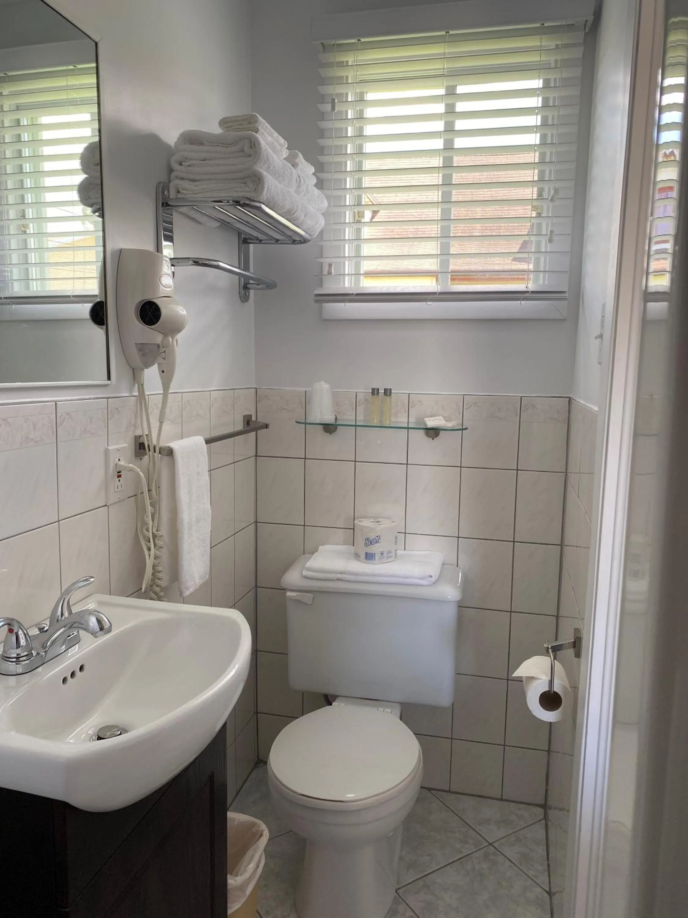 Bathroom in Motel Centre-Ville