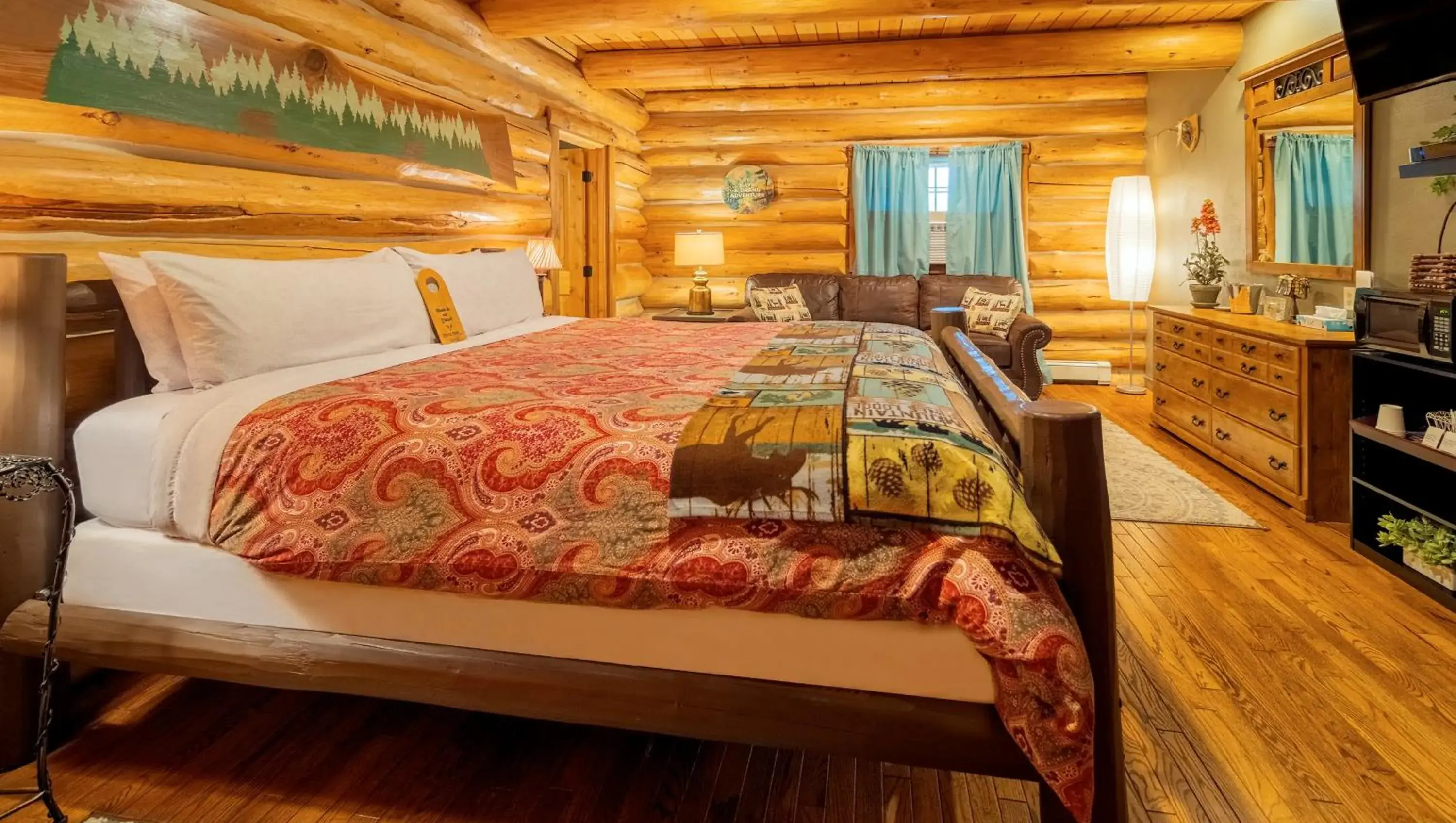 King Room in Dodge Peak Lodge King Room in Dodge Peak Lodge