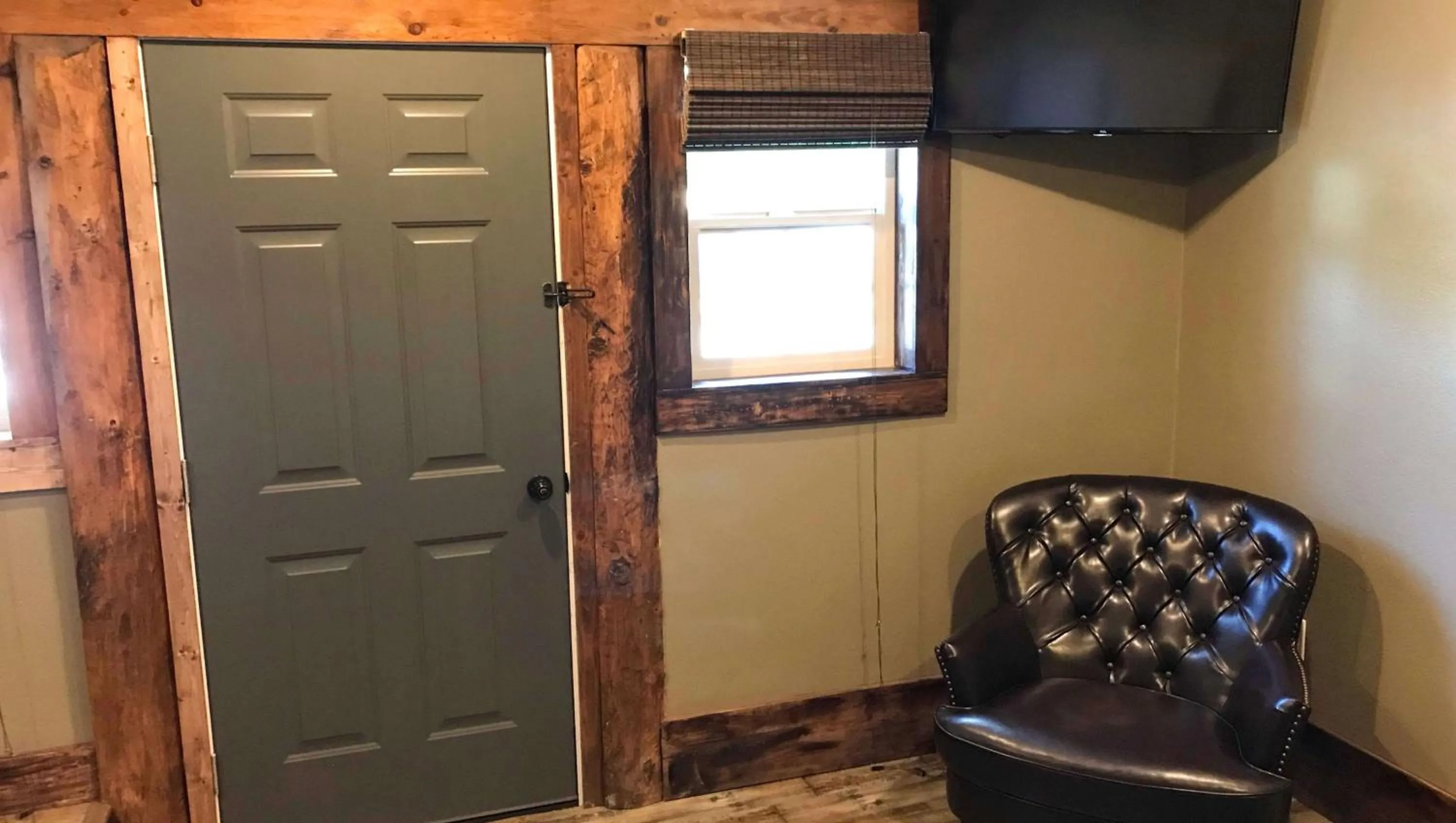 Photo of the whole room in Dodge Peak Lodge