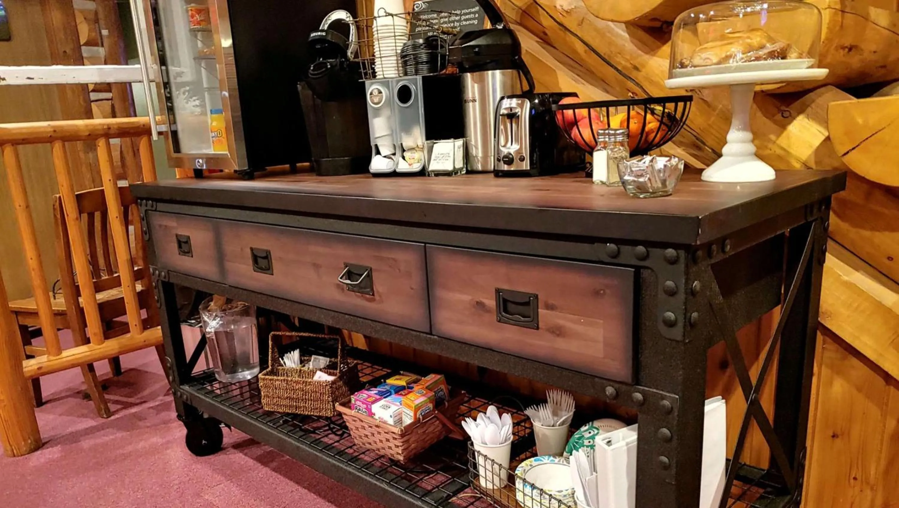 Breakfast in Dodge Peak Lodge