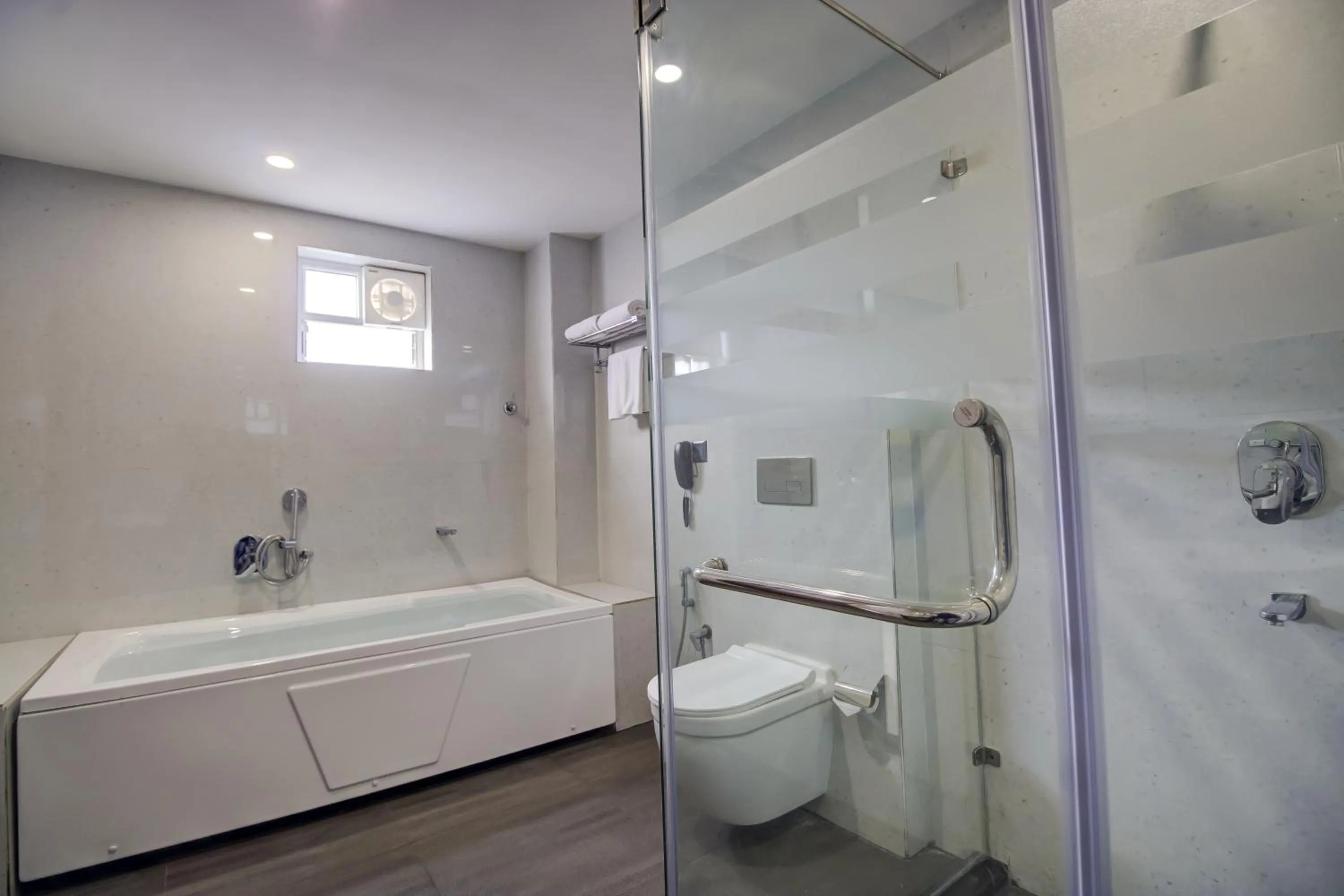 Shower in The Bindal Hotel