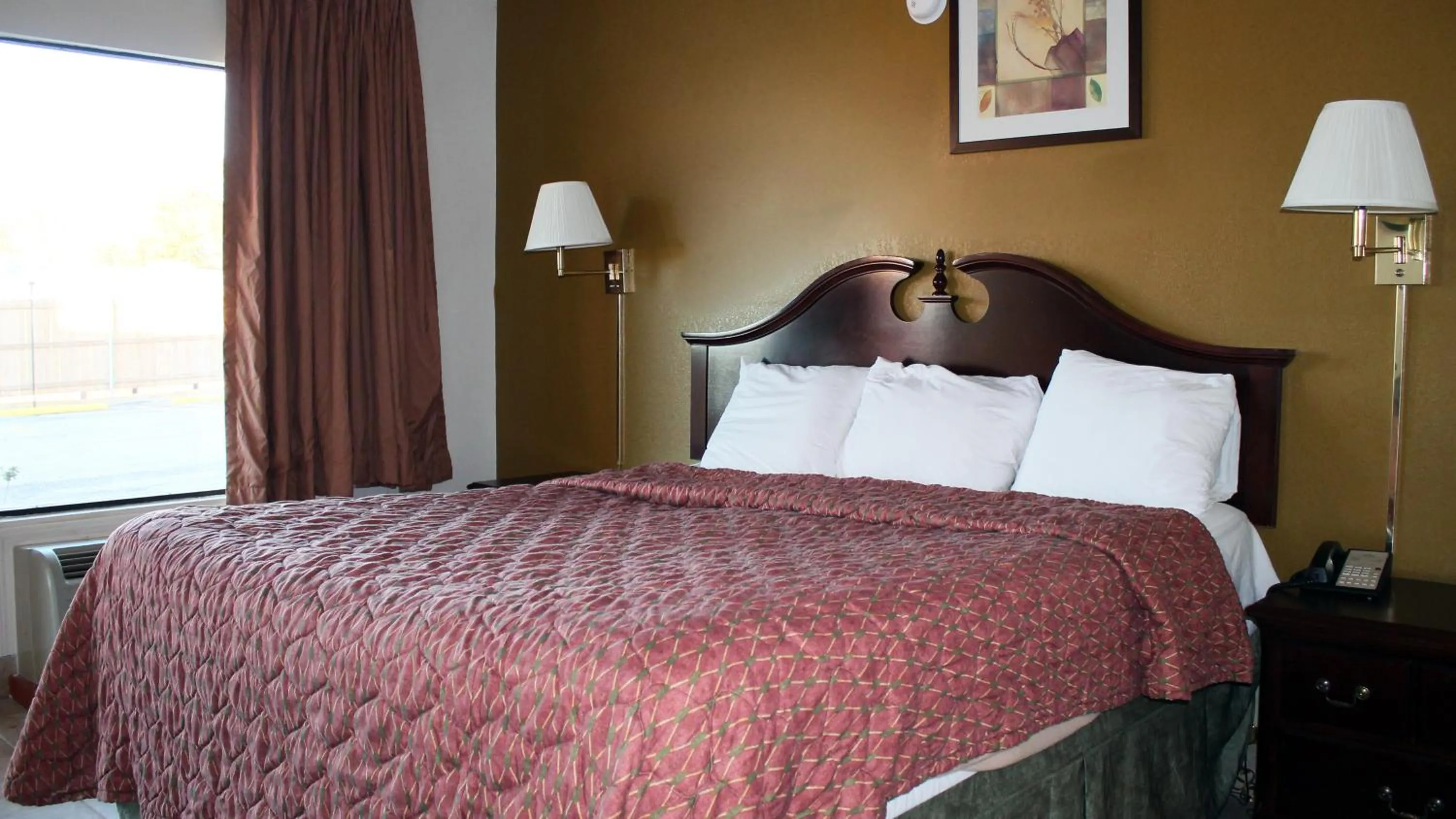 Bed in Royal Inn & Suites