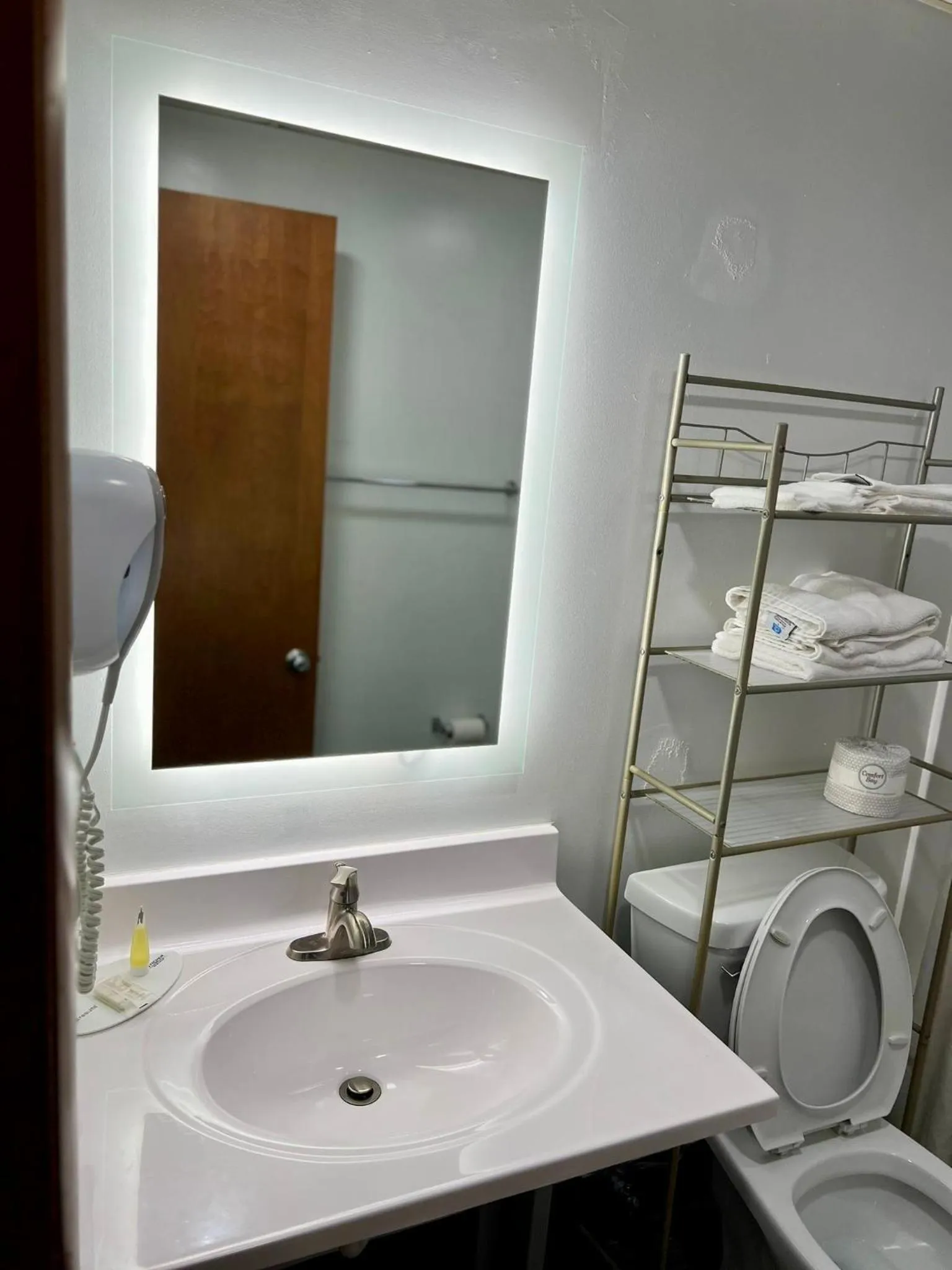 Bathroom in Travelodge by Wyndham Gallipolis