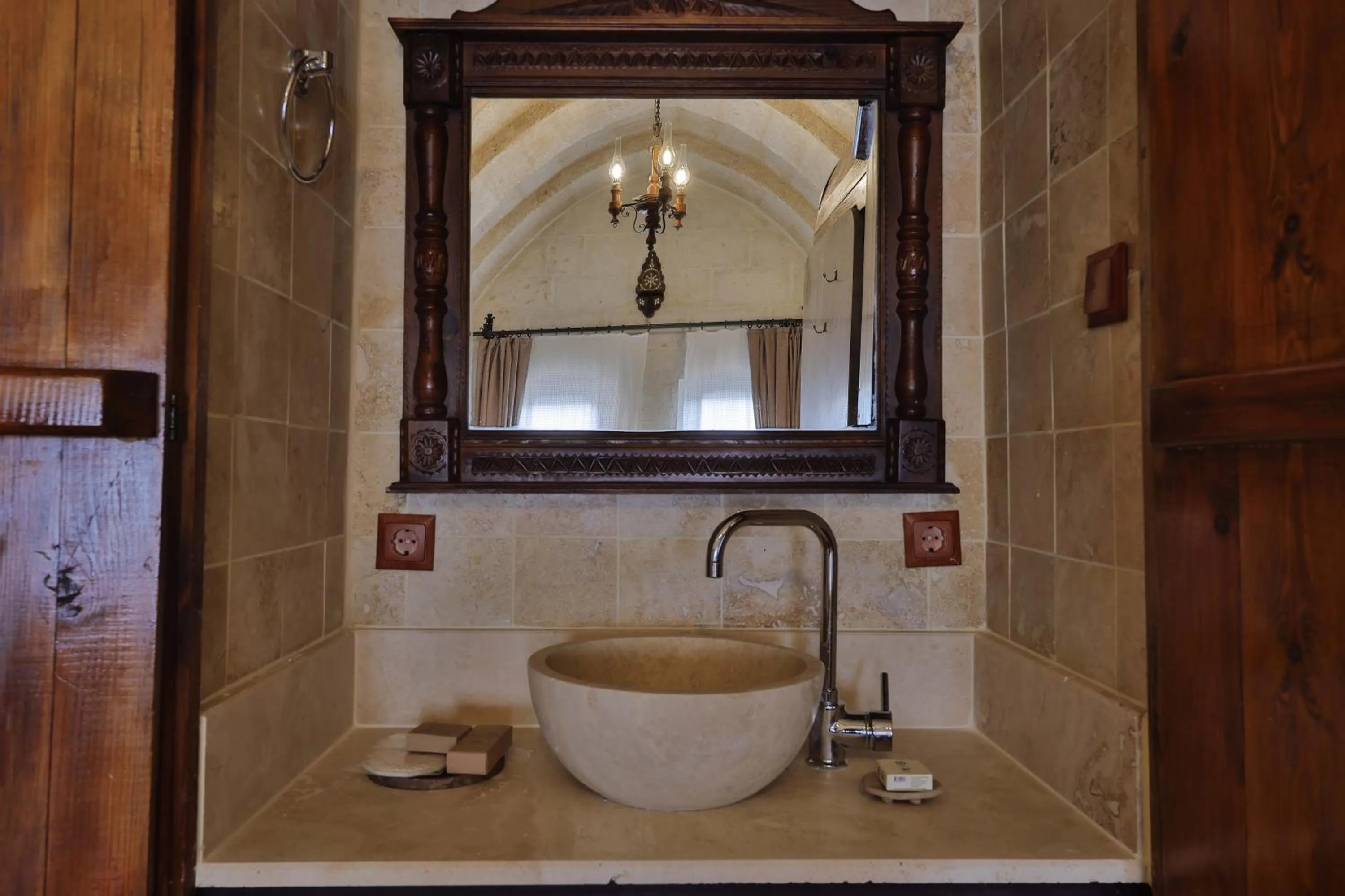 Shower in Nora Cave Hotel