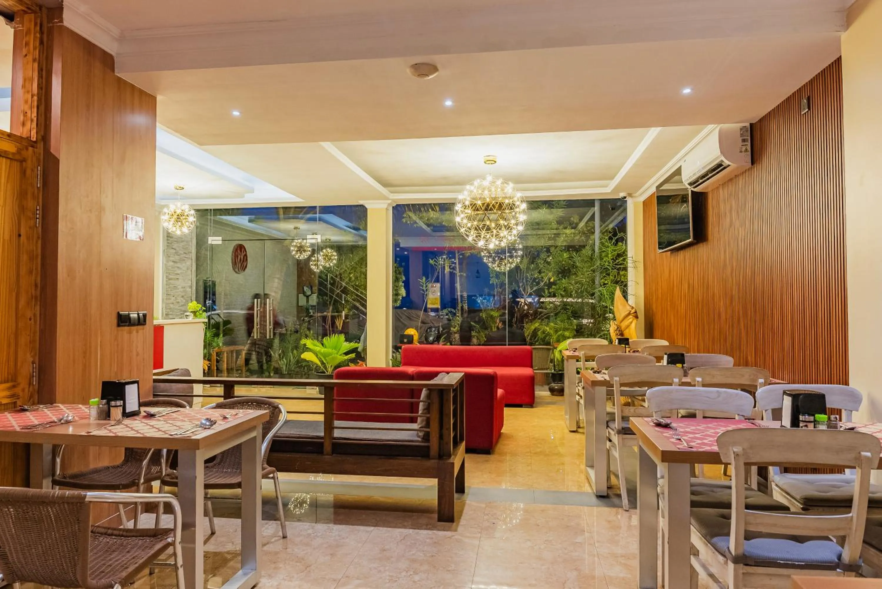 Restaurant/places to eat in Coral Grand Beach & Spa
