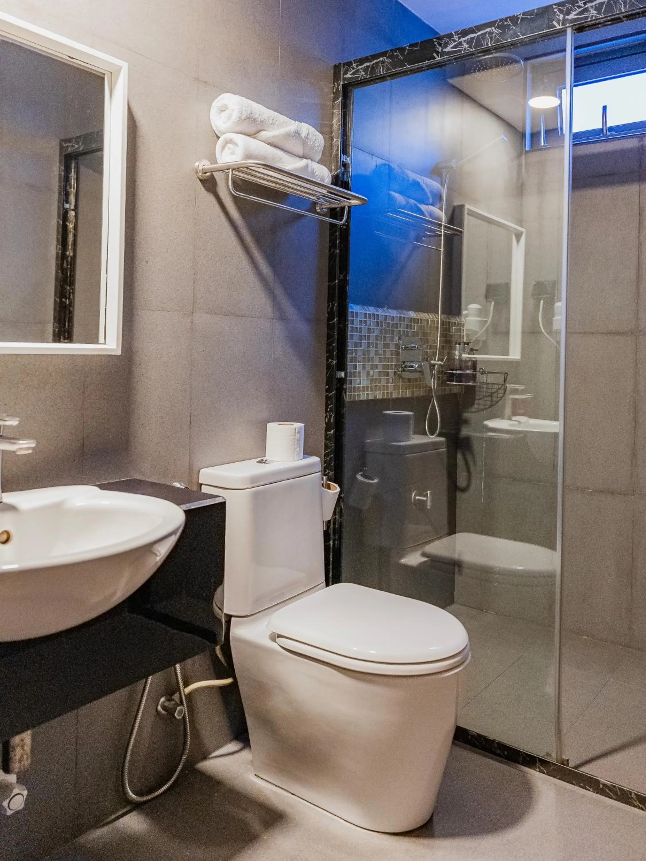 Shower in Coral Grand Beach & Spa