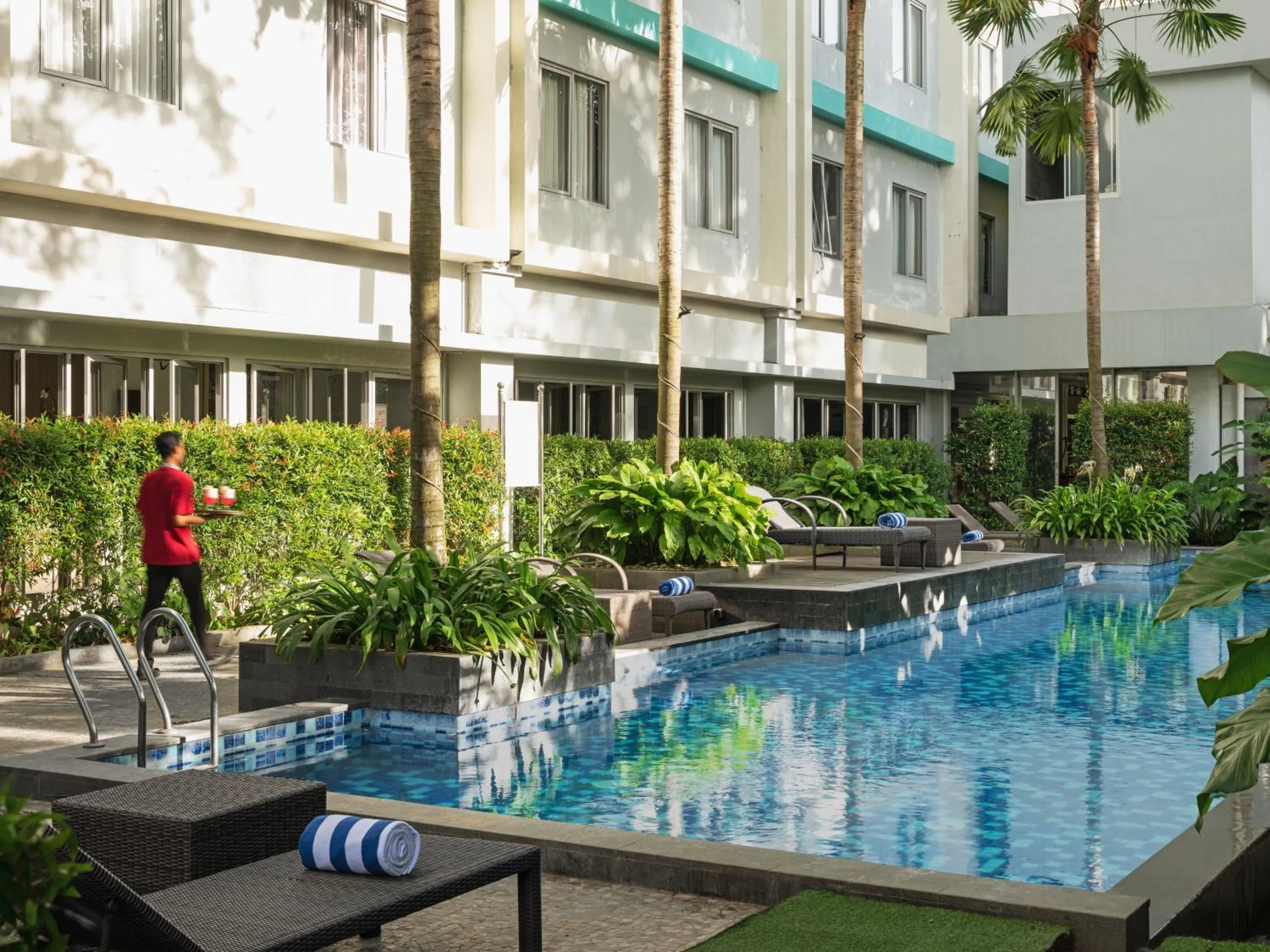 Swimming pool in Burza Hotel Yogyakarta