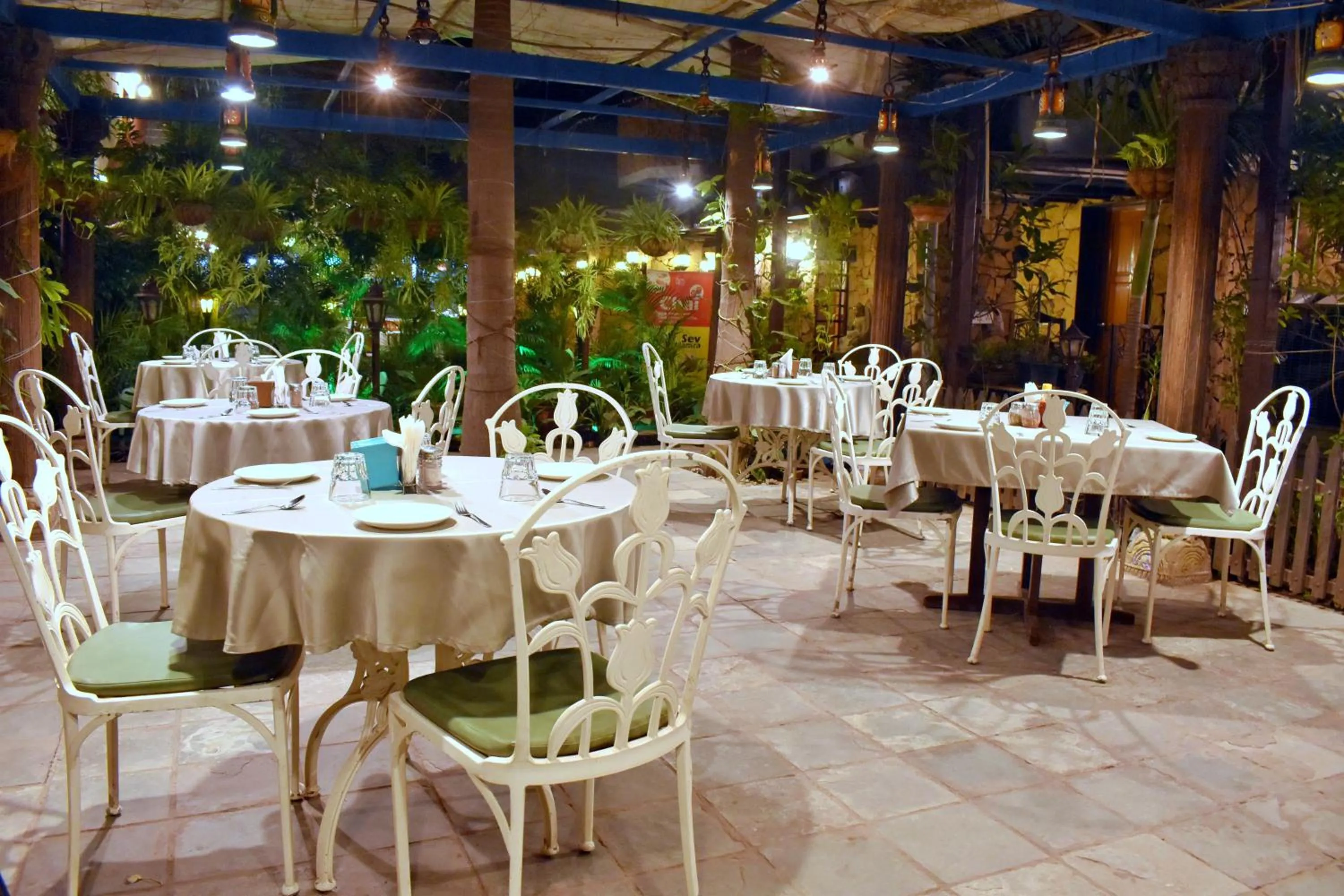 Restaurant/places to eat in WelcomHeritage Mani Mansion